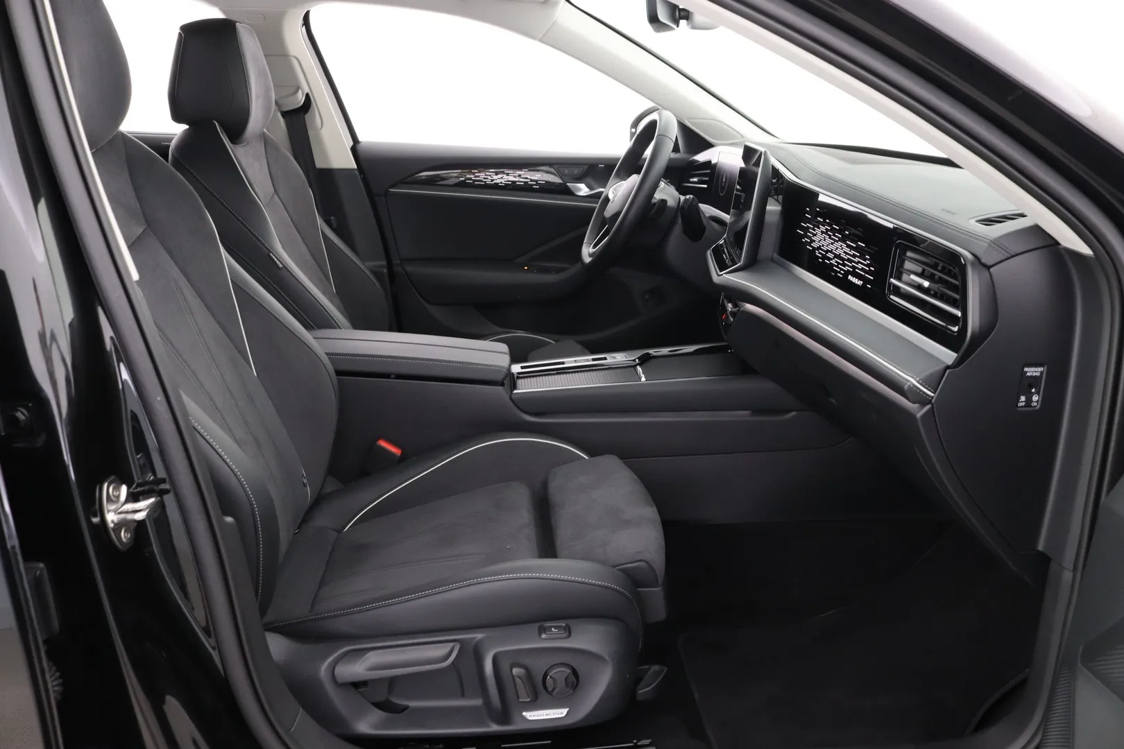 Volkswagen Passat LST-298 carousel image