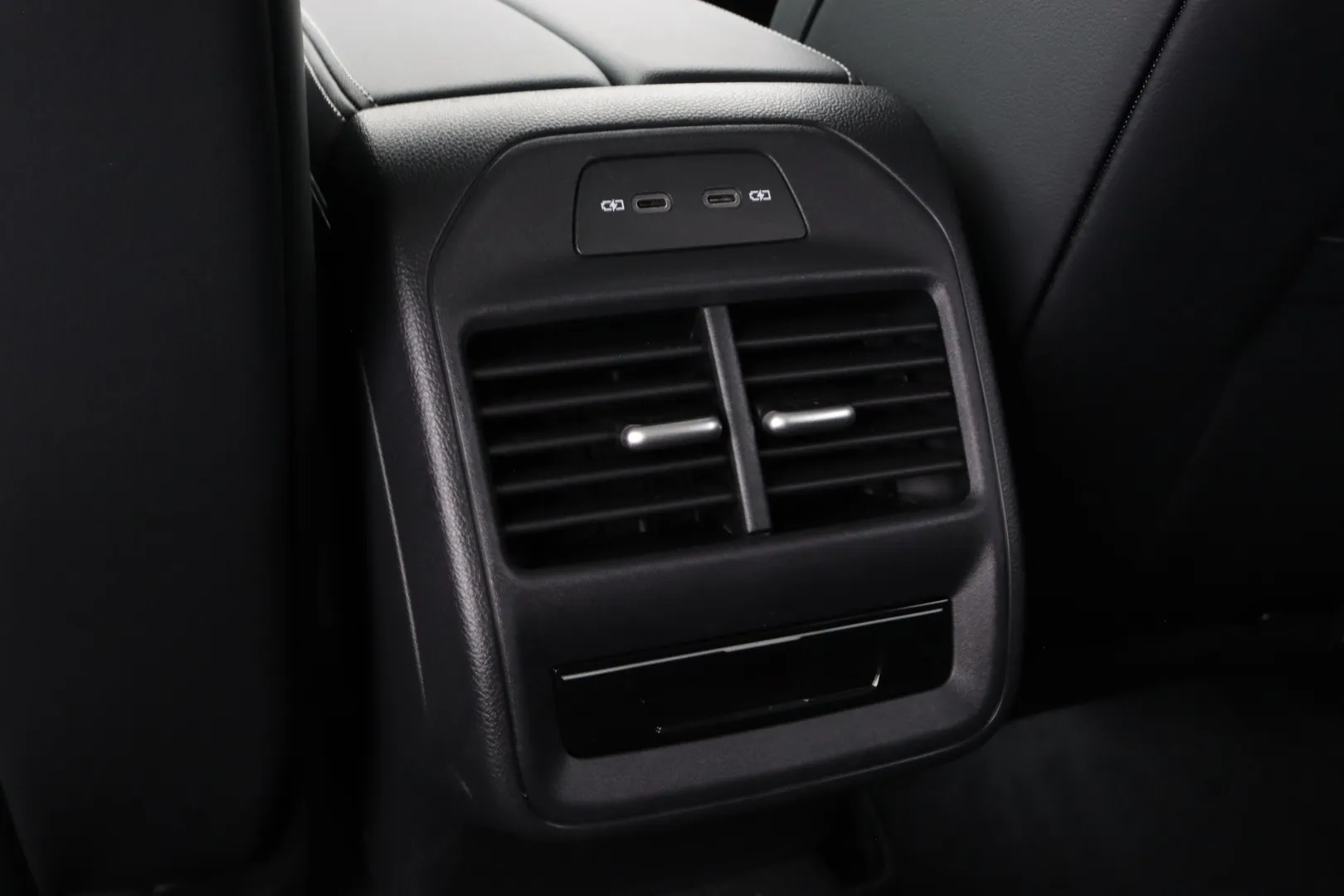 Volkswagen Passat LST-298 carousel image