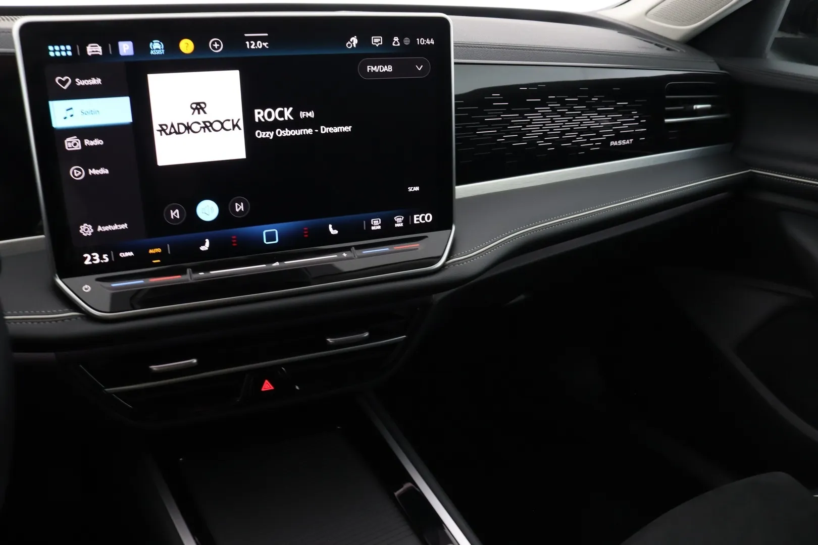 Volkswagen Passat LST-298 carousel image