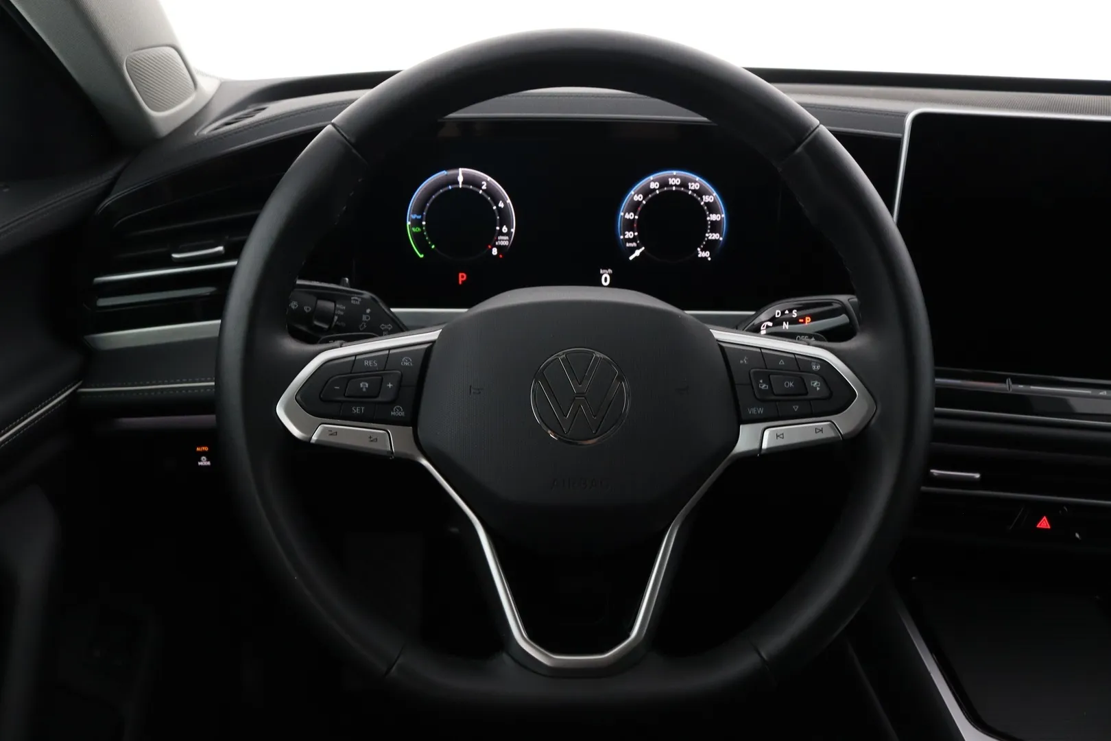 Volkswagen Passat LST-298 carousel image