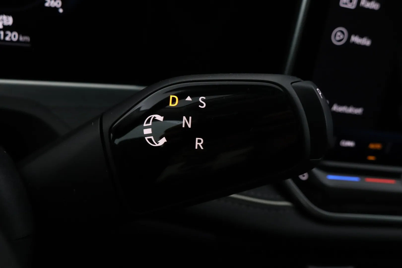 Volkswagen Passat LST-298 carousel image