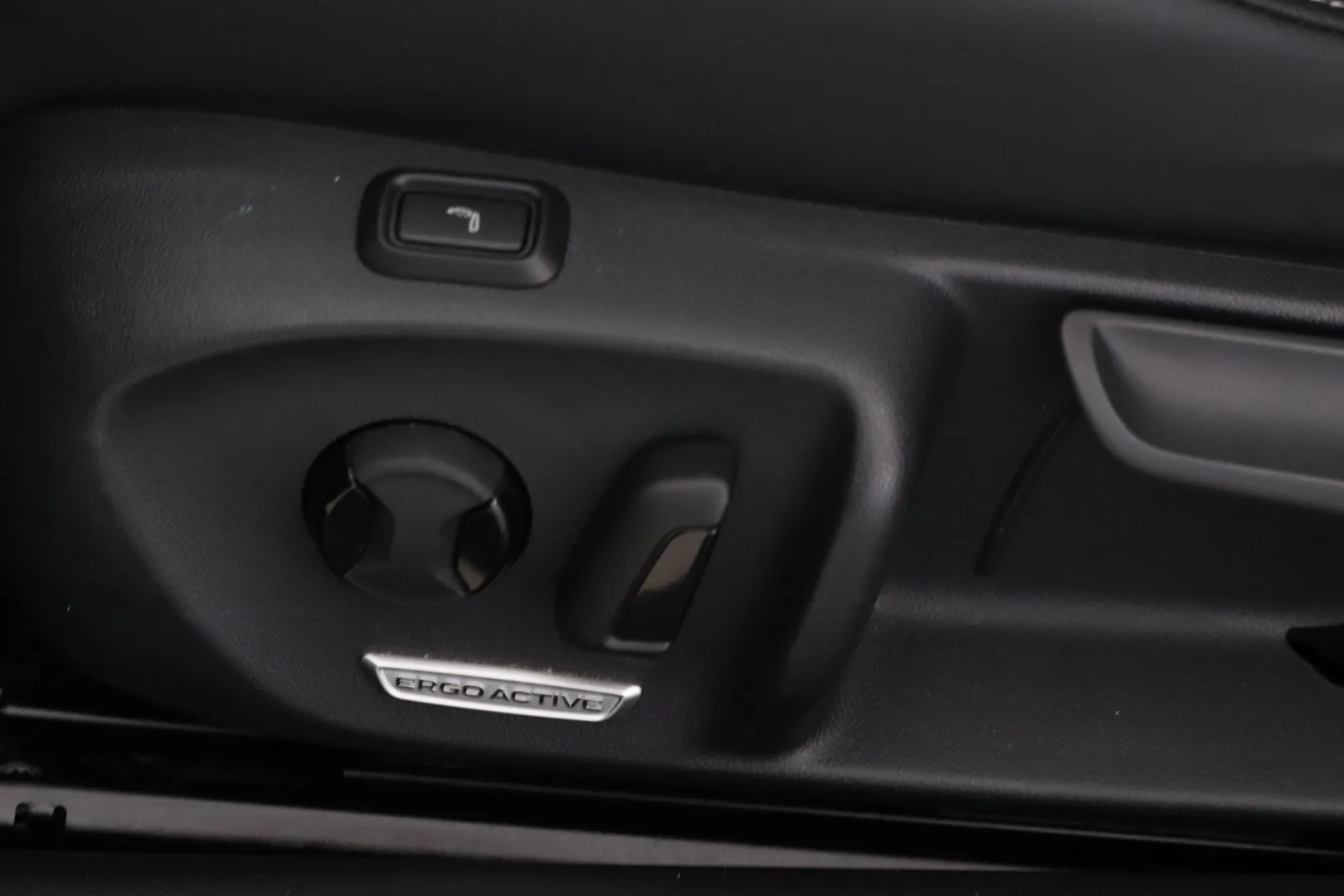 Volkswagen Passat LST-298 carousel image