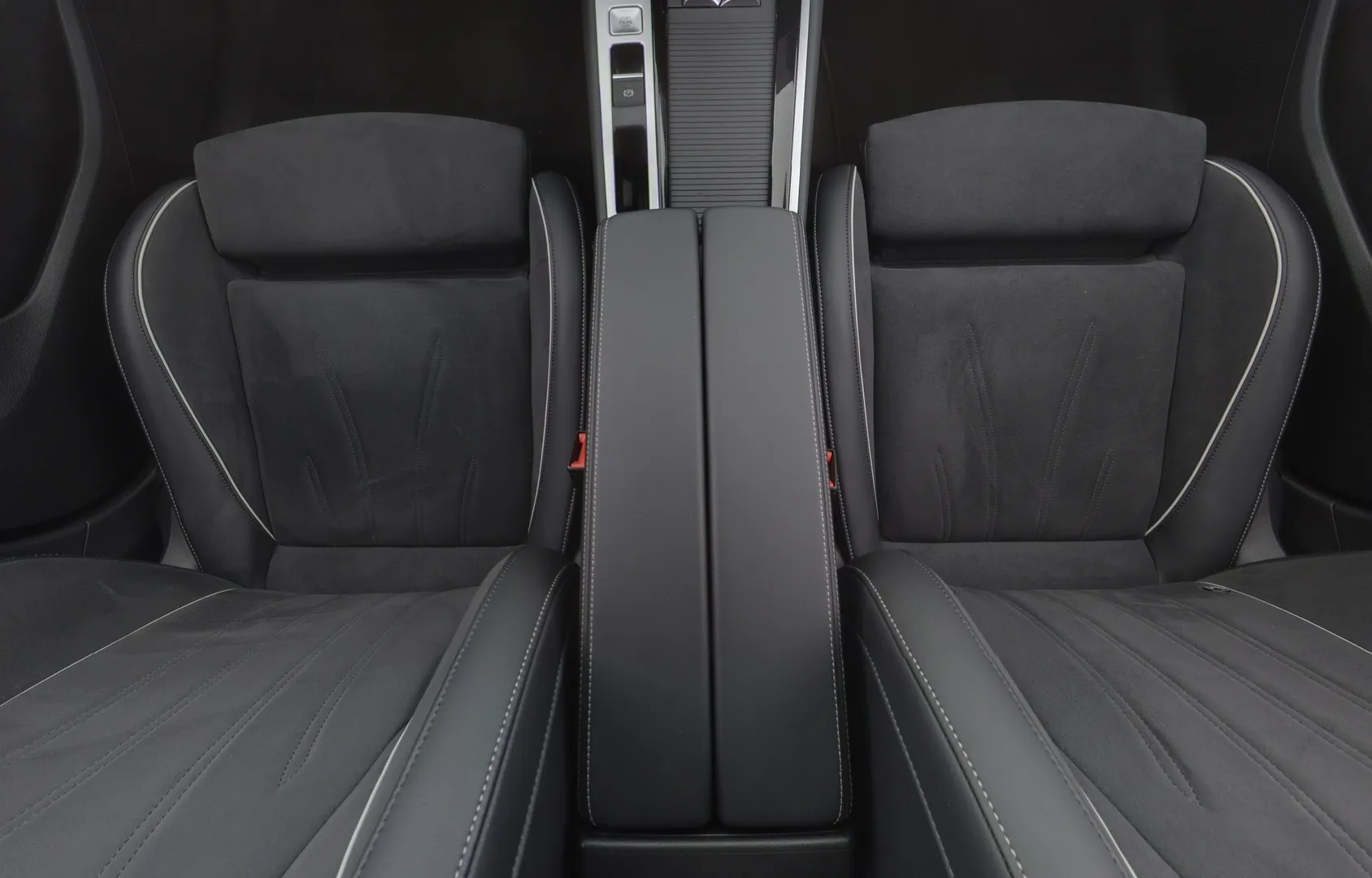 Volkswagen Passat LST-298 carousel image