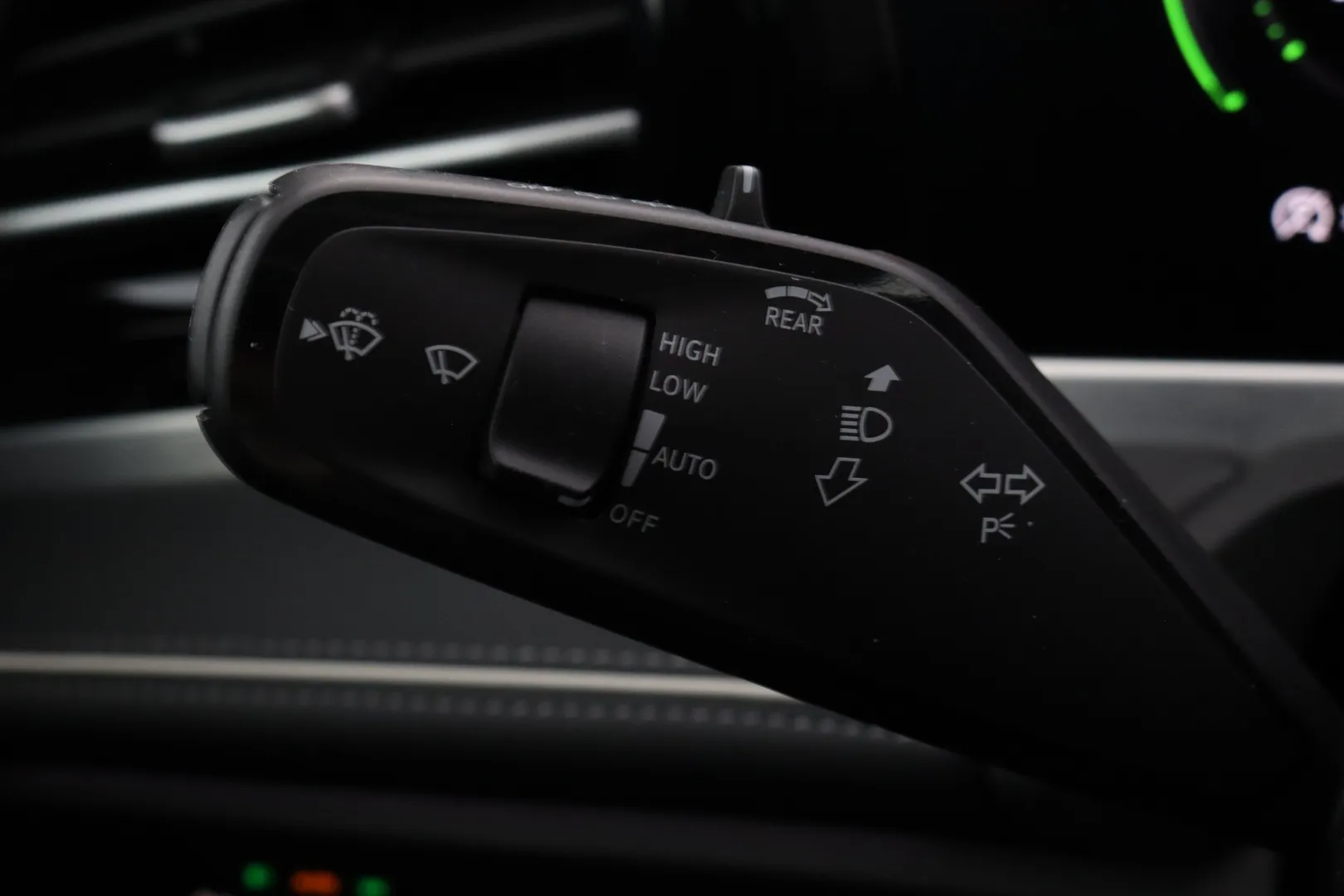 Volkswagen Passat LST-298 carousel image