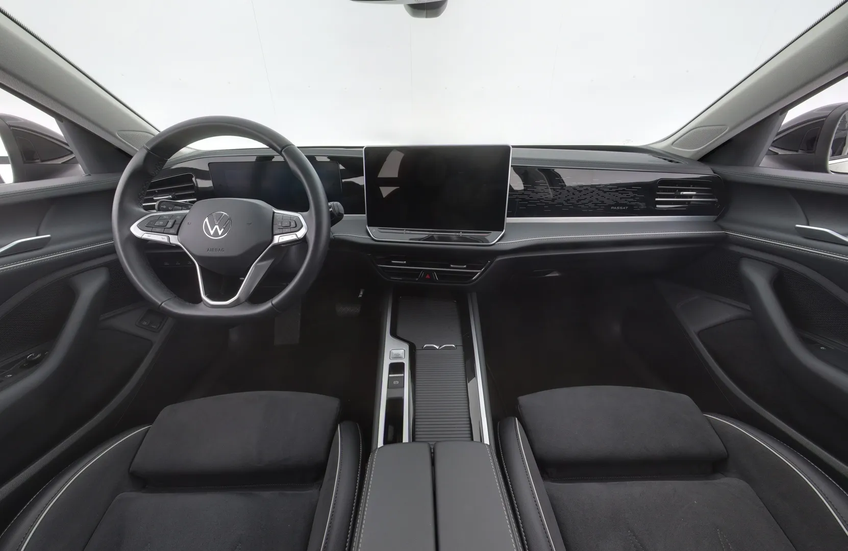 Volkswagen Passat LST-298 carousel image