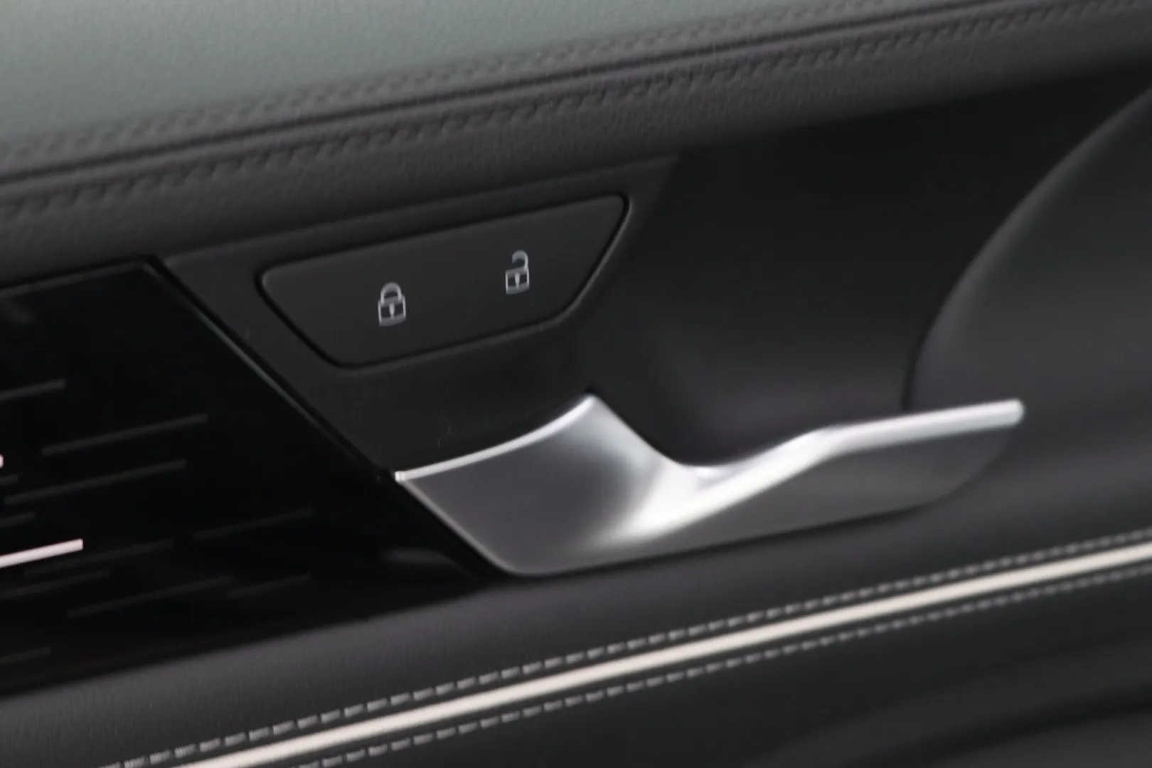 Volkswagen Passat LST-298 carousel image