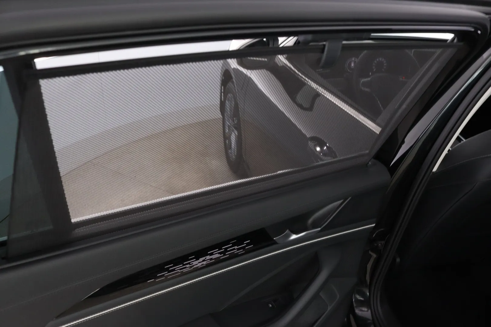 Volkswagen Passat LST-298 carousel image