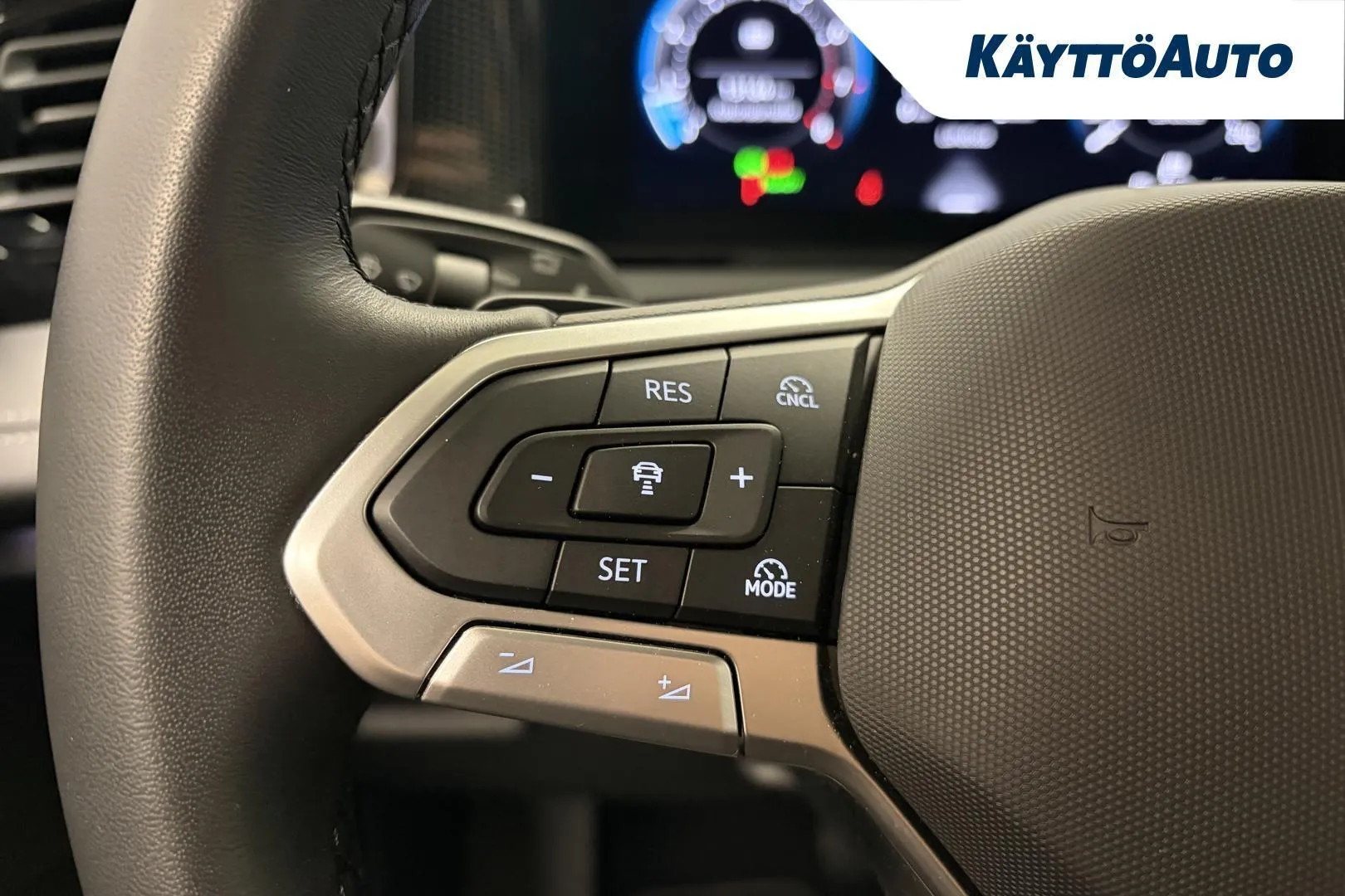 Volkswagen Tiguan ZPJ-679 carousel image