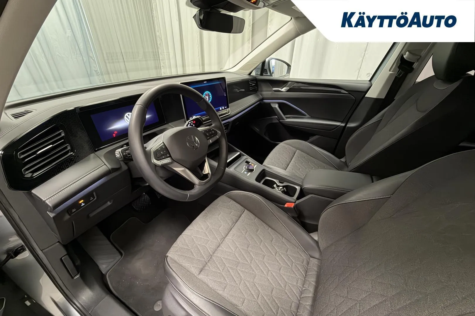 Volkswagen Tiguan ZPJ-679 carousel image
