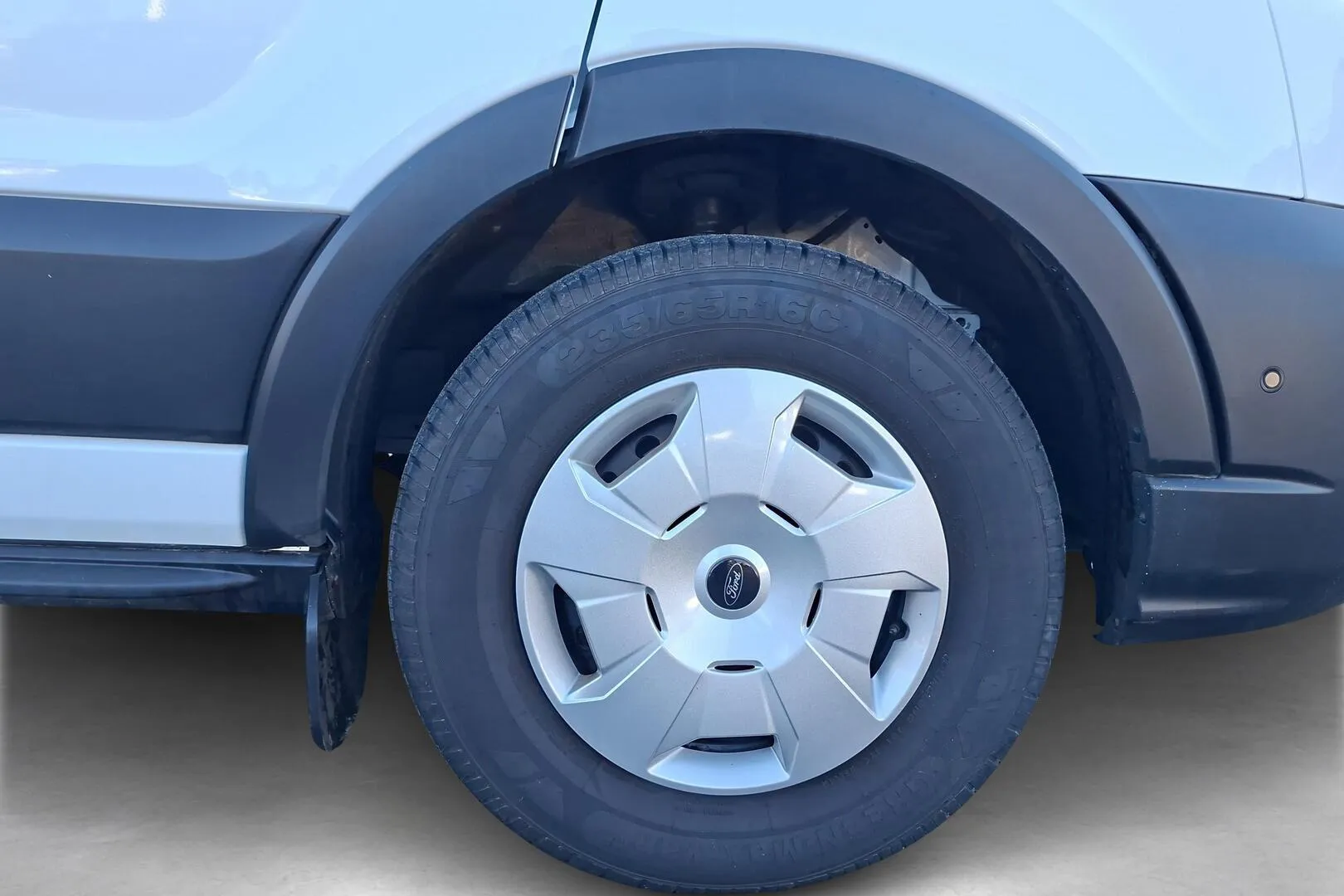 Ford Transit GRF-904 carousel image