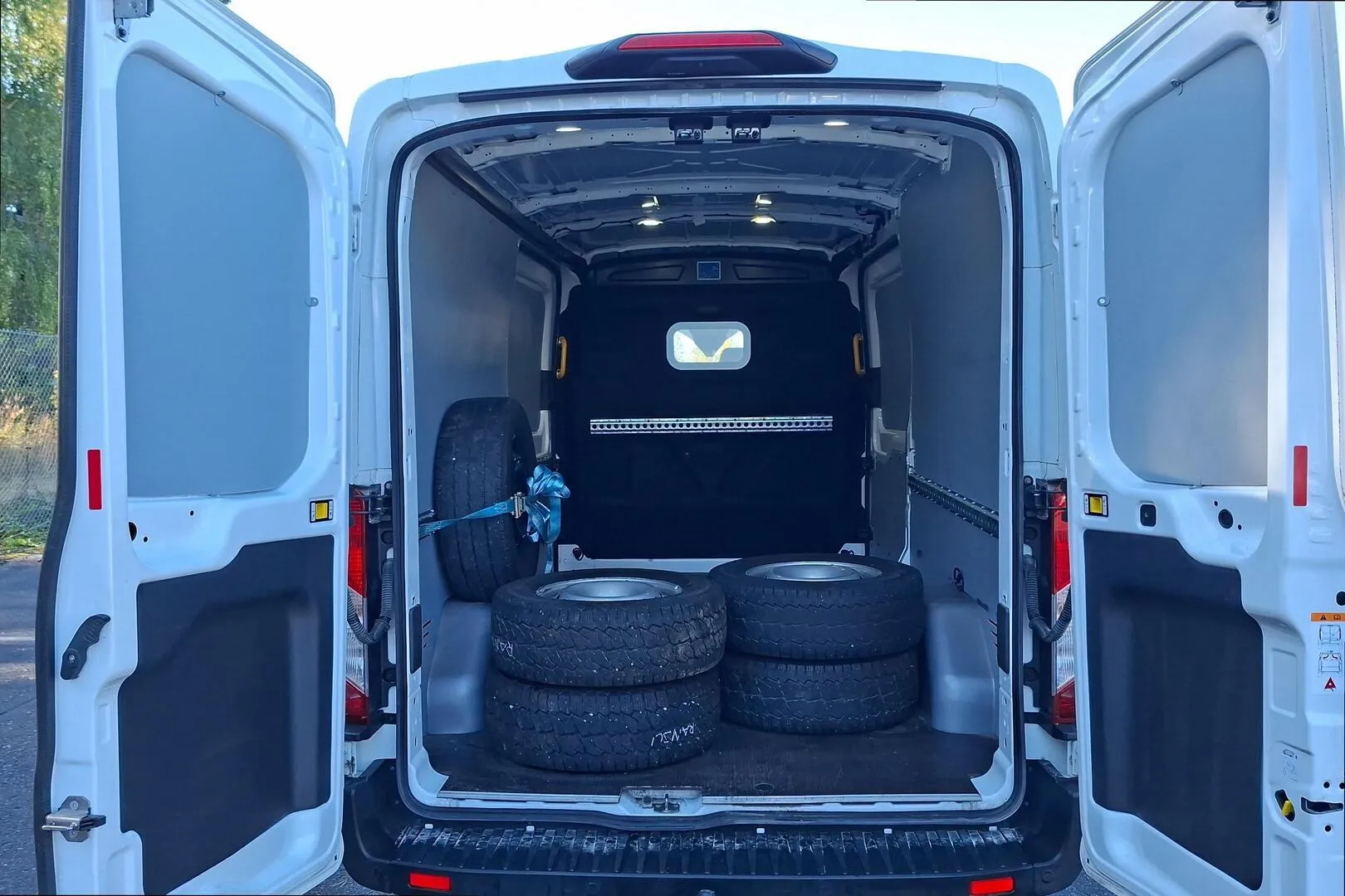 Ford Transit GRF-904 carousel image
