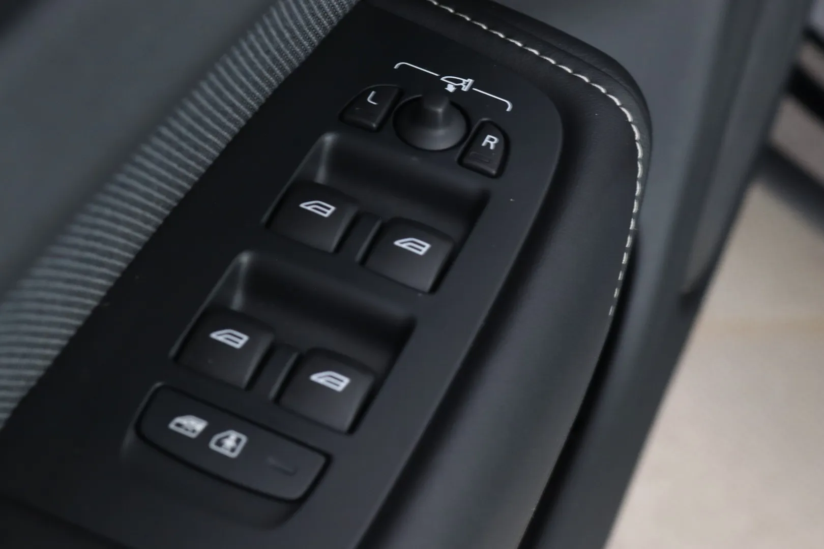 Volvo XC60 KXA-460 carousel image