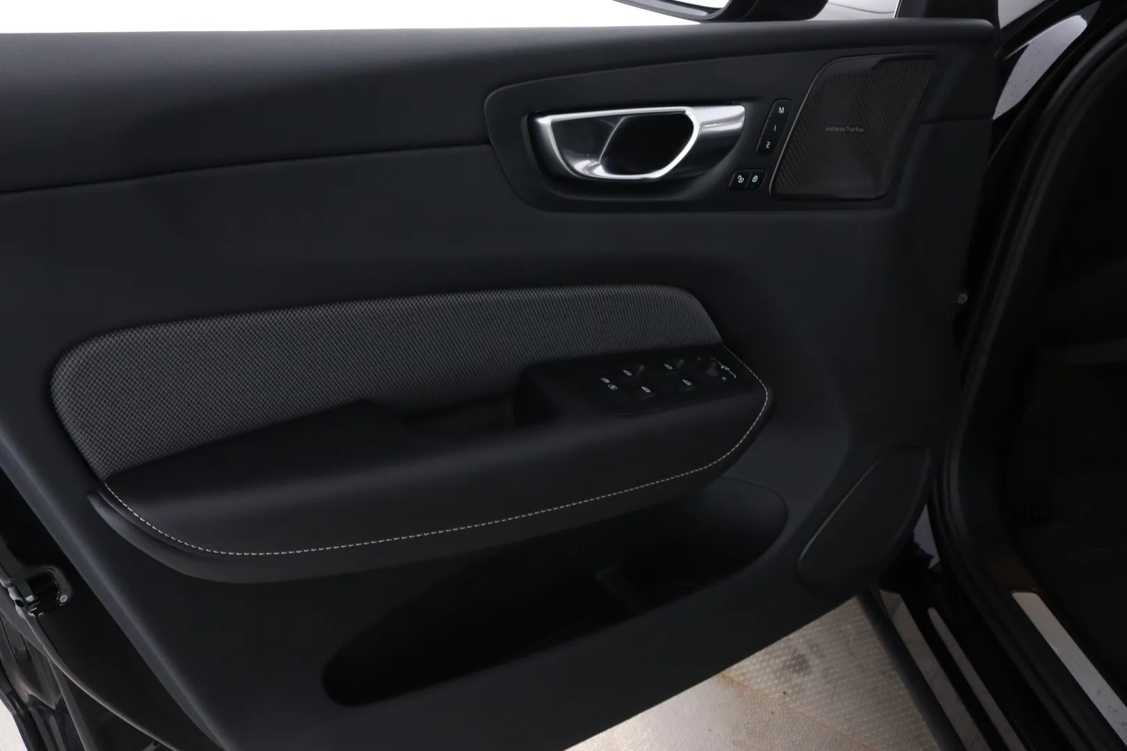 Volvo XC60 KXA-460 carousel image