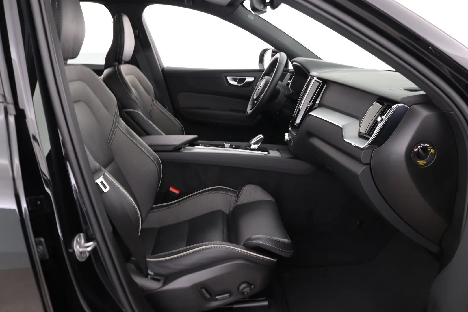 Volvo XC60 KXA-460 carousel image