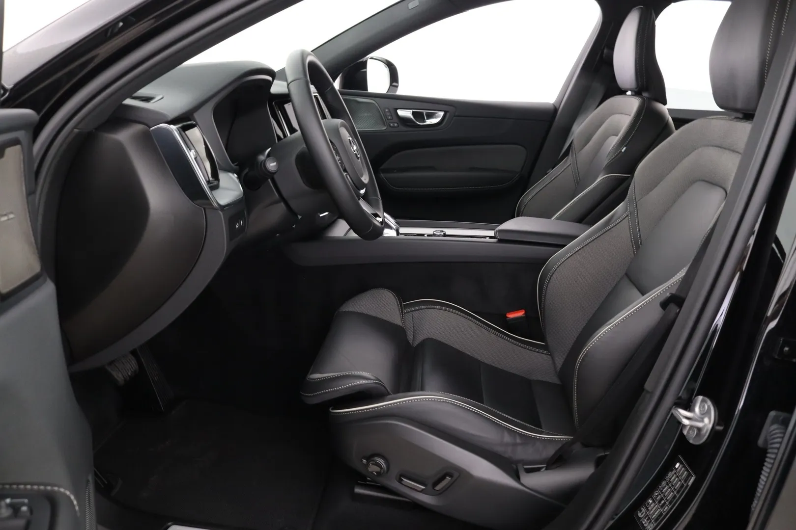 Volvo XC60 KXA-460 carousel image