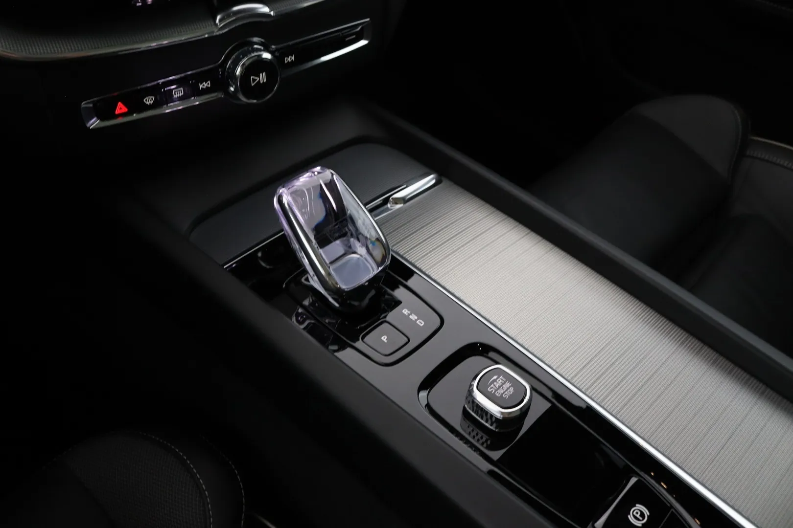 Volvo XC60 KXA-460 carousel image