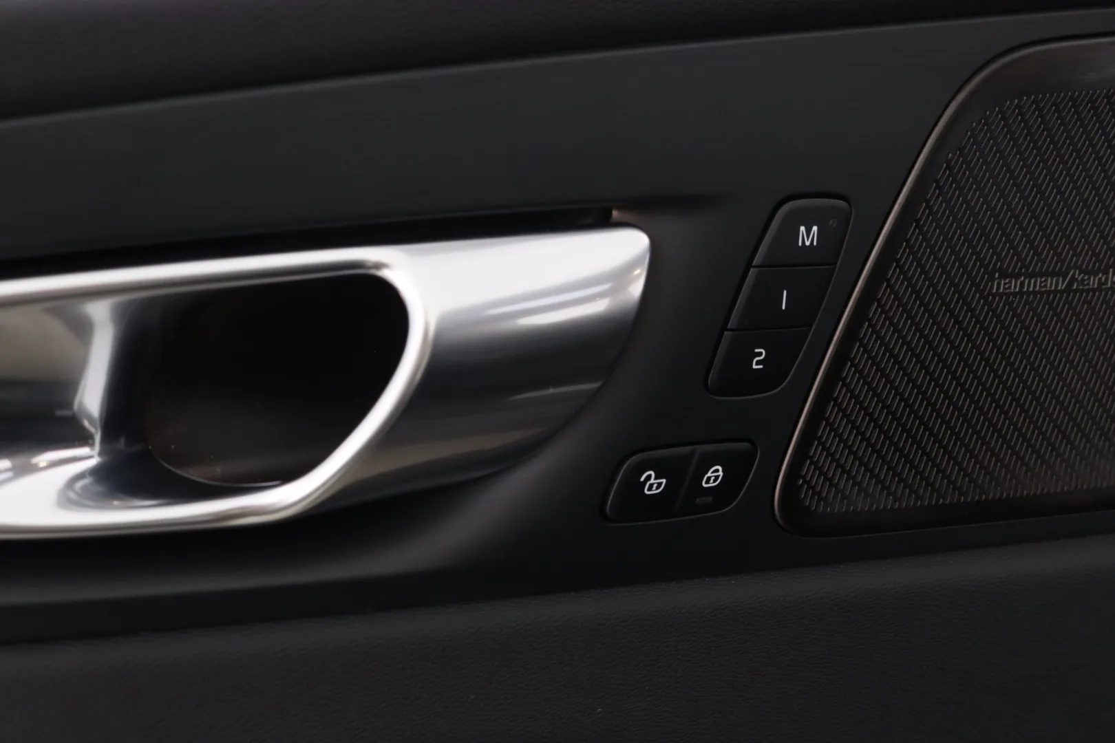 Volvo XC60 KXA-460 carousel image