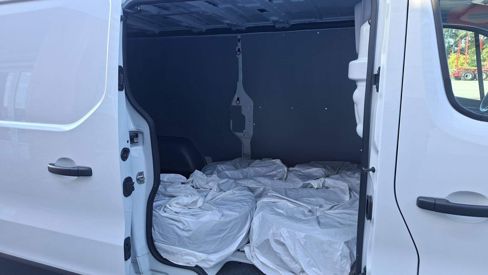 Renault Trafic 2023, photo 8/8