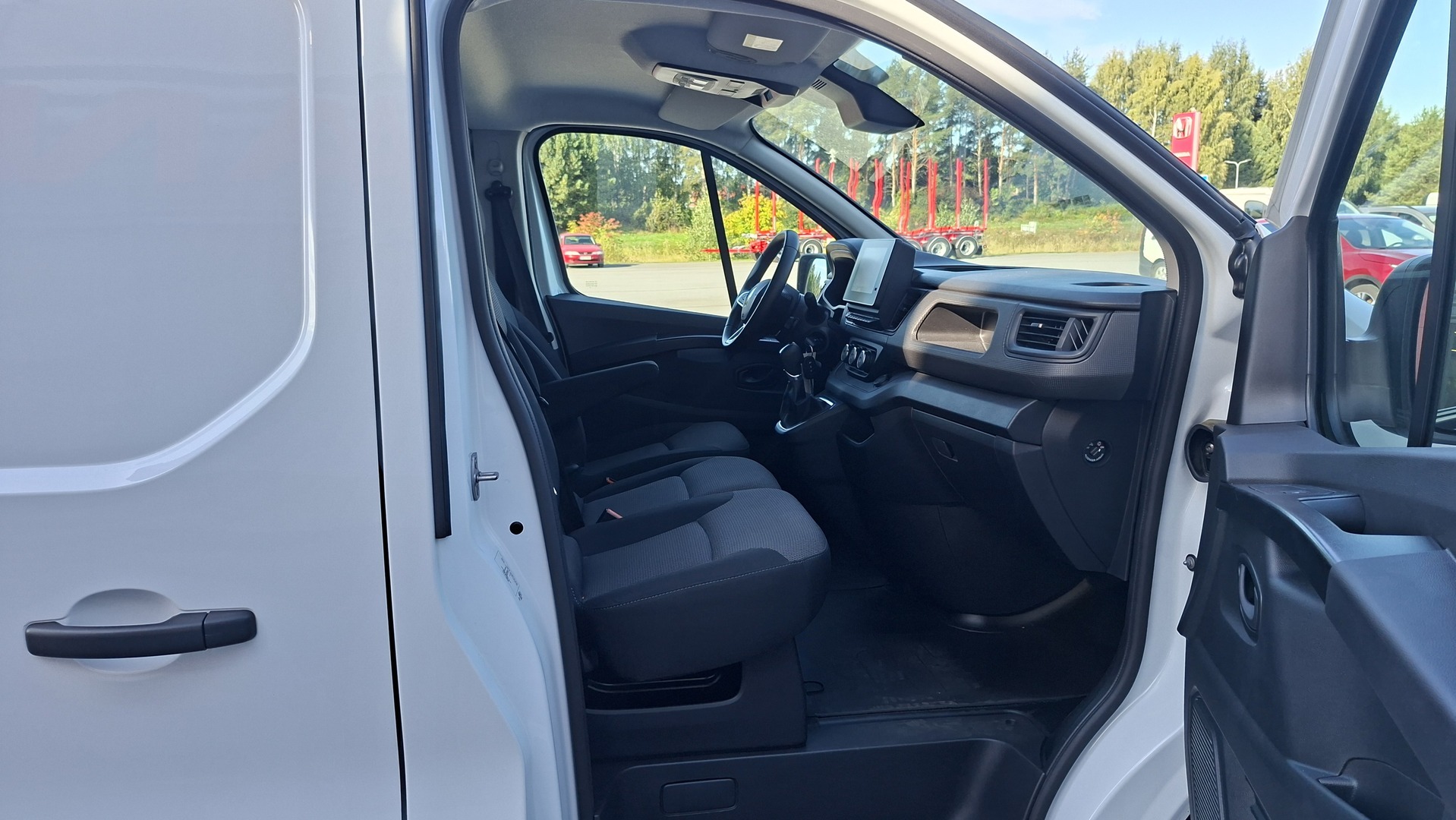 Renault Trafic 2023, photo 7/8