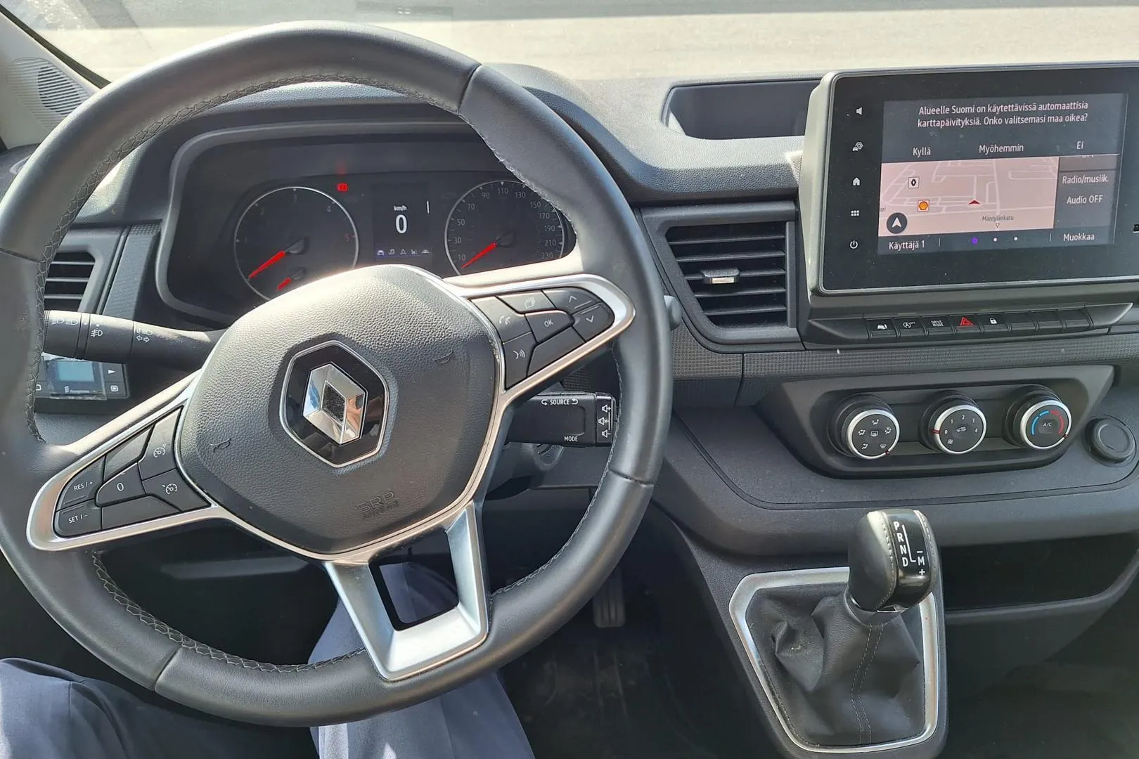 Renault Trafic IRH-941 carousel image