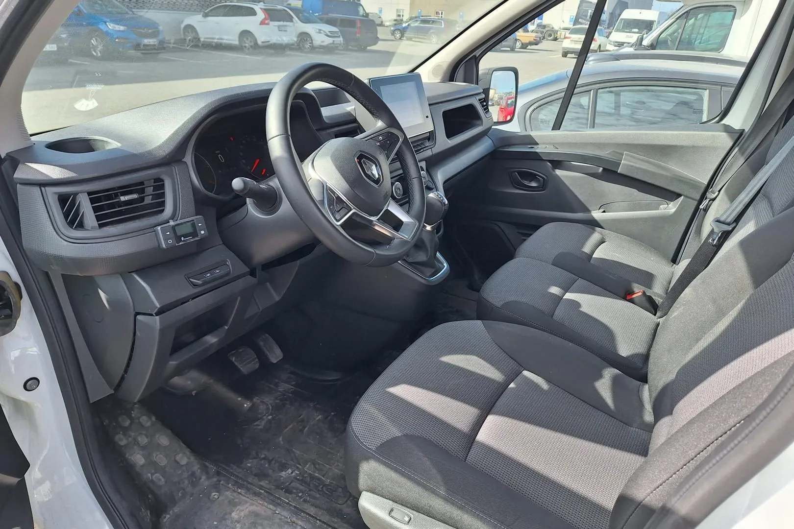 Renault Trafic IRH-941 carousel image