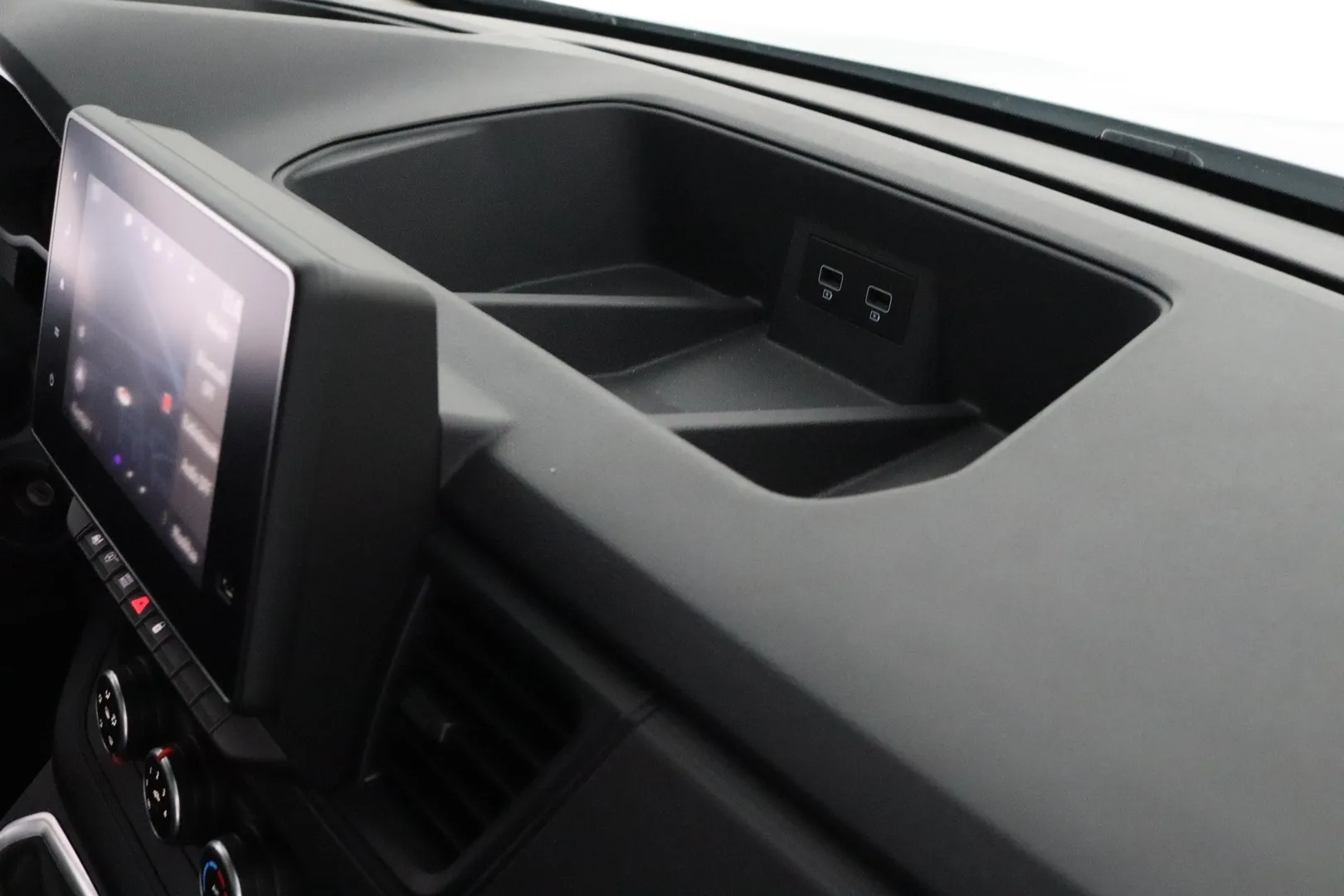 Renault Trafic IRH-941 carousel image