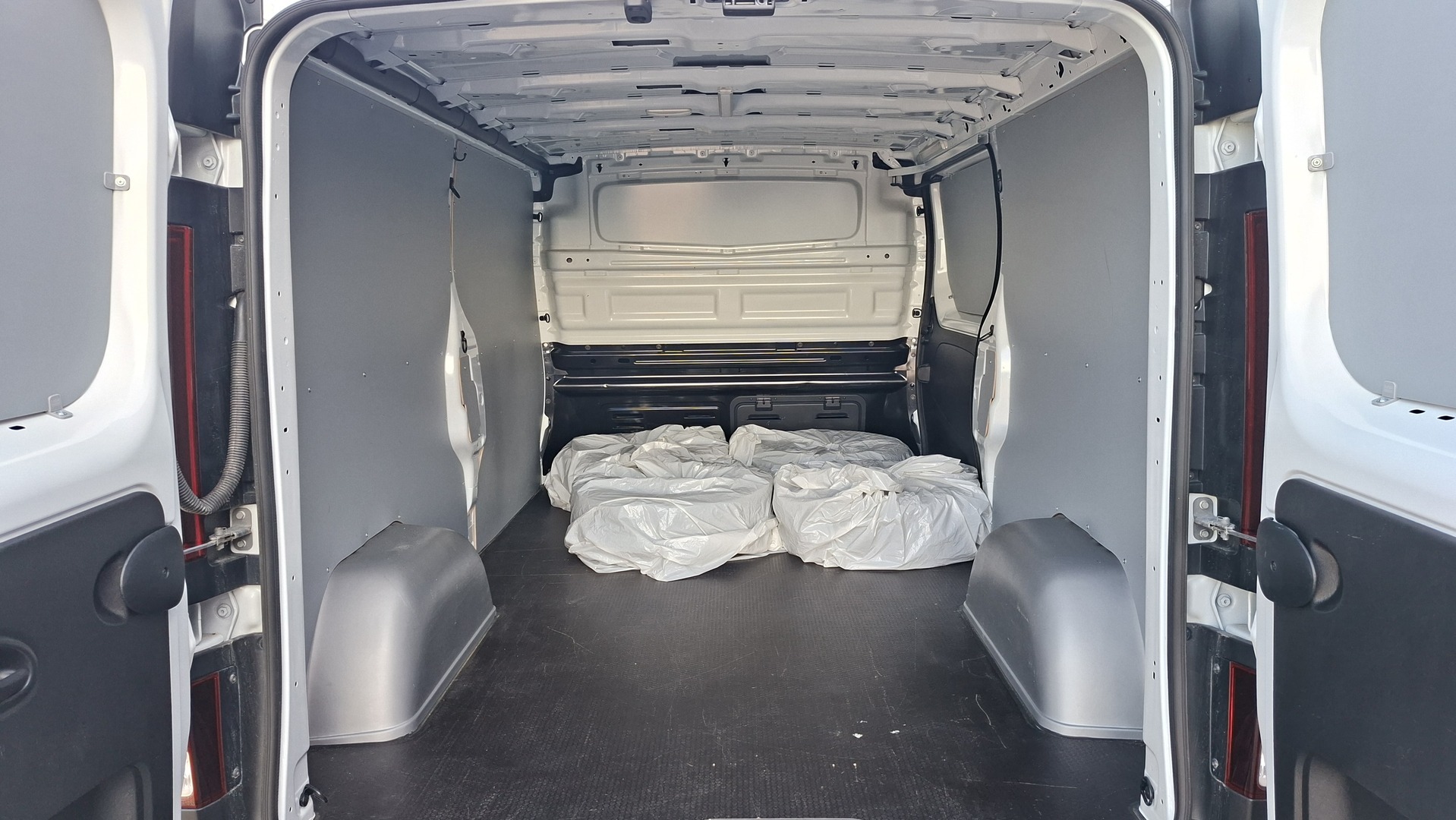 Renault Trafic 2023, photo 5/8