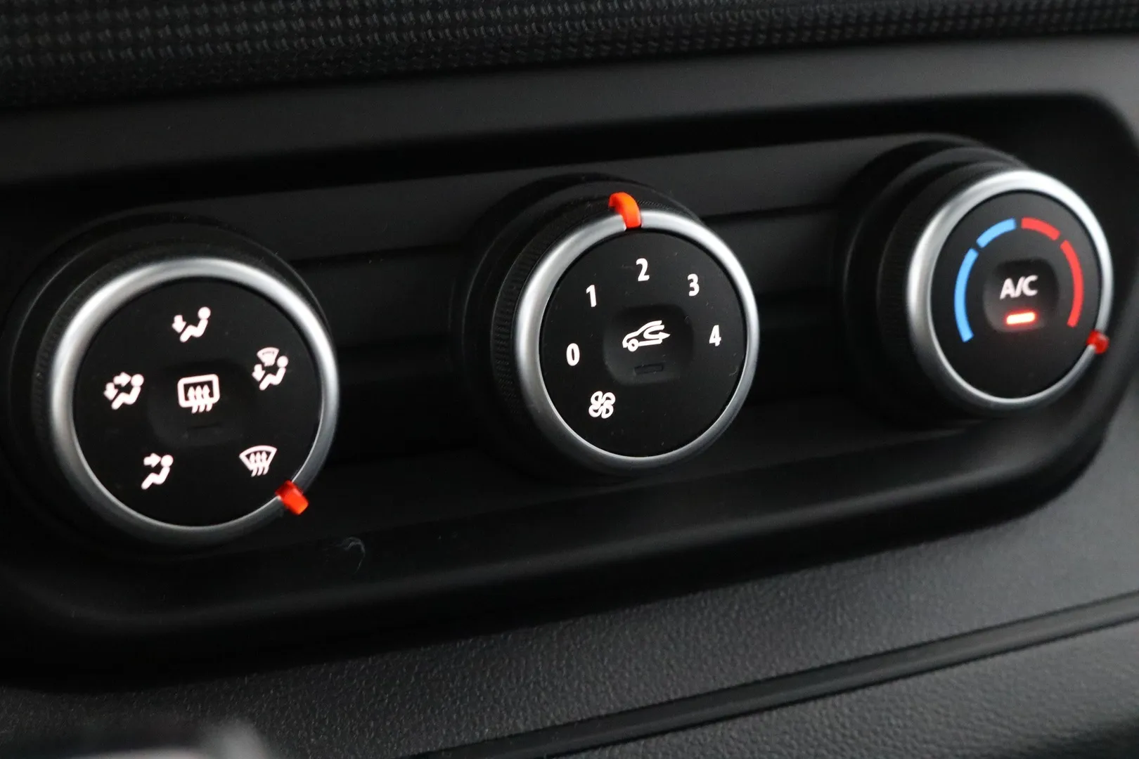 Renault Trafic IRH-941 carousel image