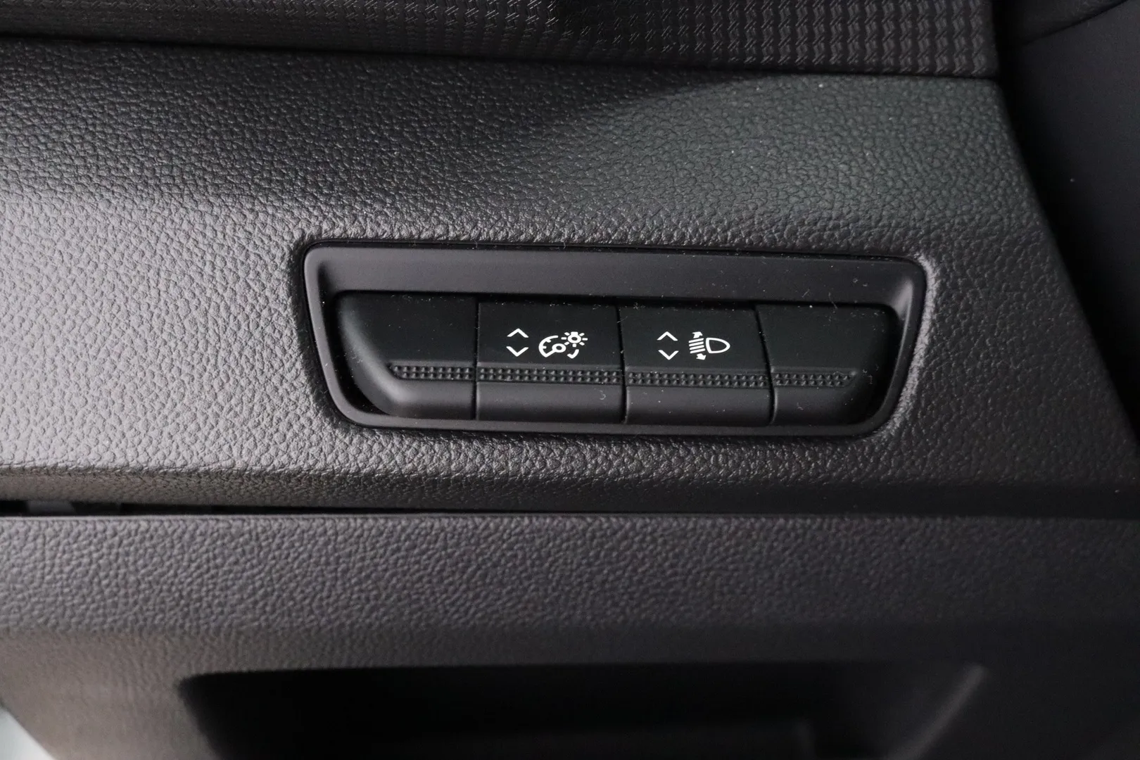 Renault Trafic IRH-941 carousel image
