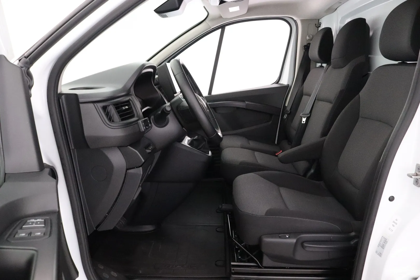 Renault Trafic IRH-941 carousel image