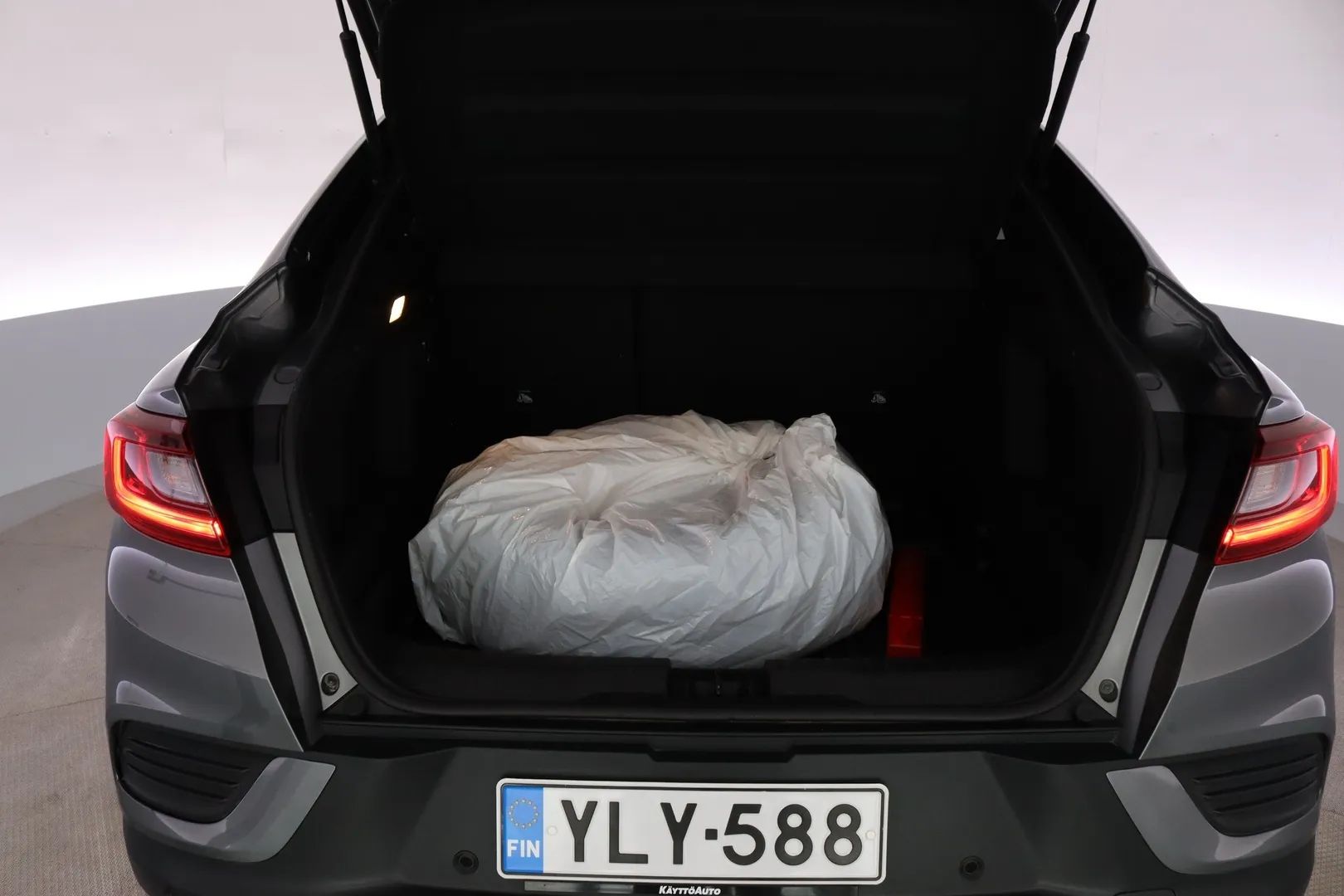 Renault Arkana YLY-588 carousel image