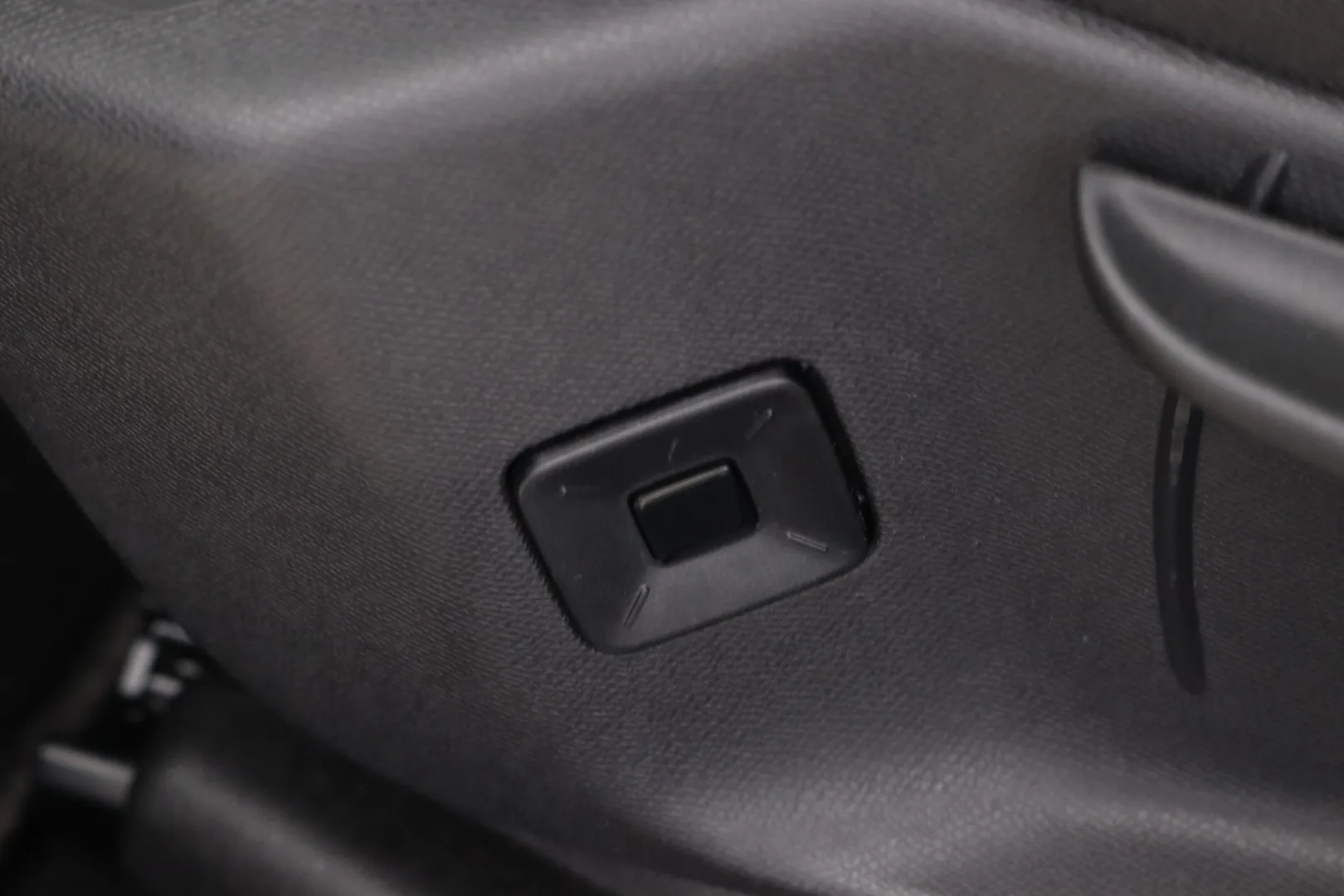 Opel Grandland JNT-954 carousel image