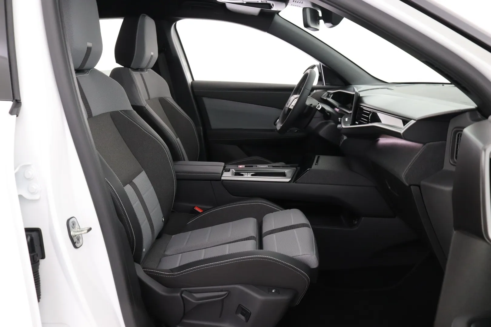 Opel Grandland JNT-954 carousel image