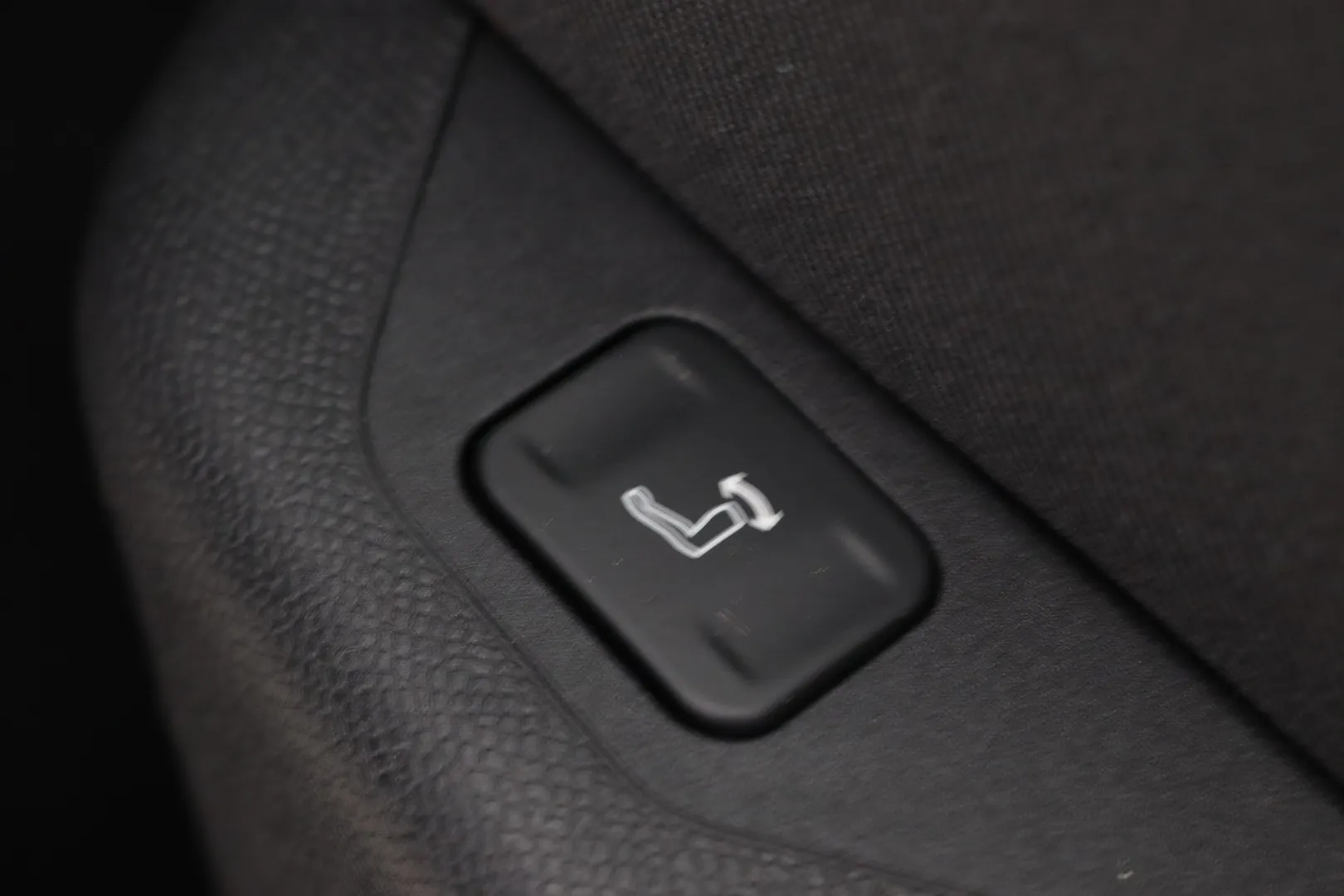 Opel Grandland JNT-954 carousel image