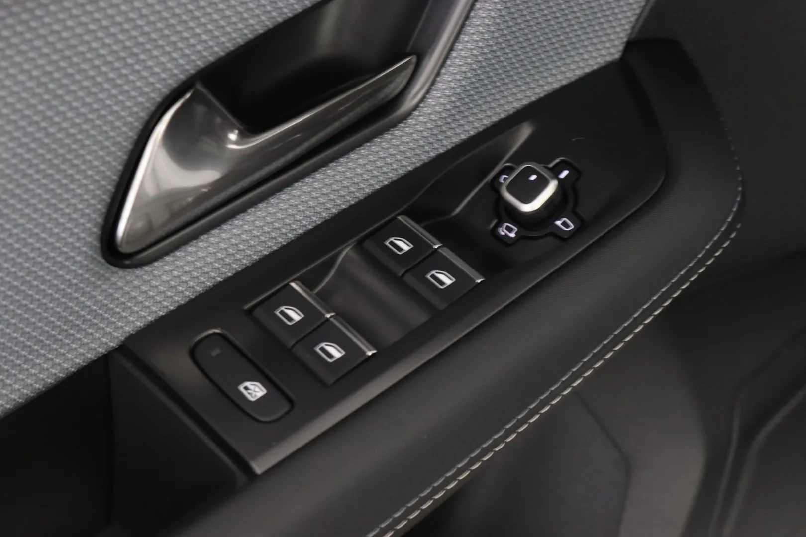 Opel Grandland JNT-954 carousel image