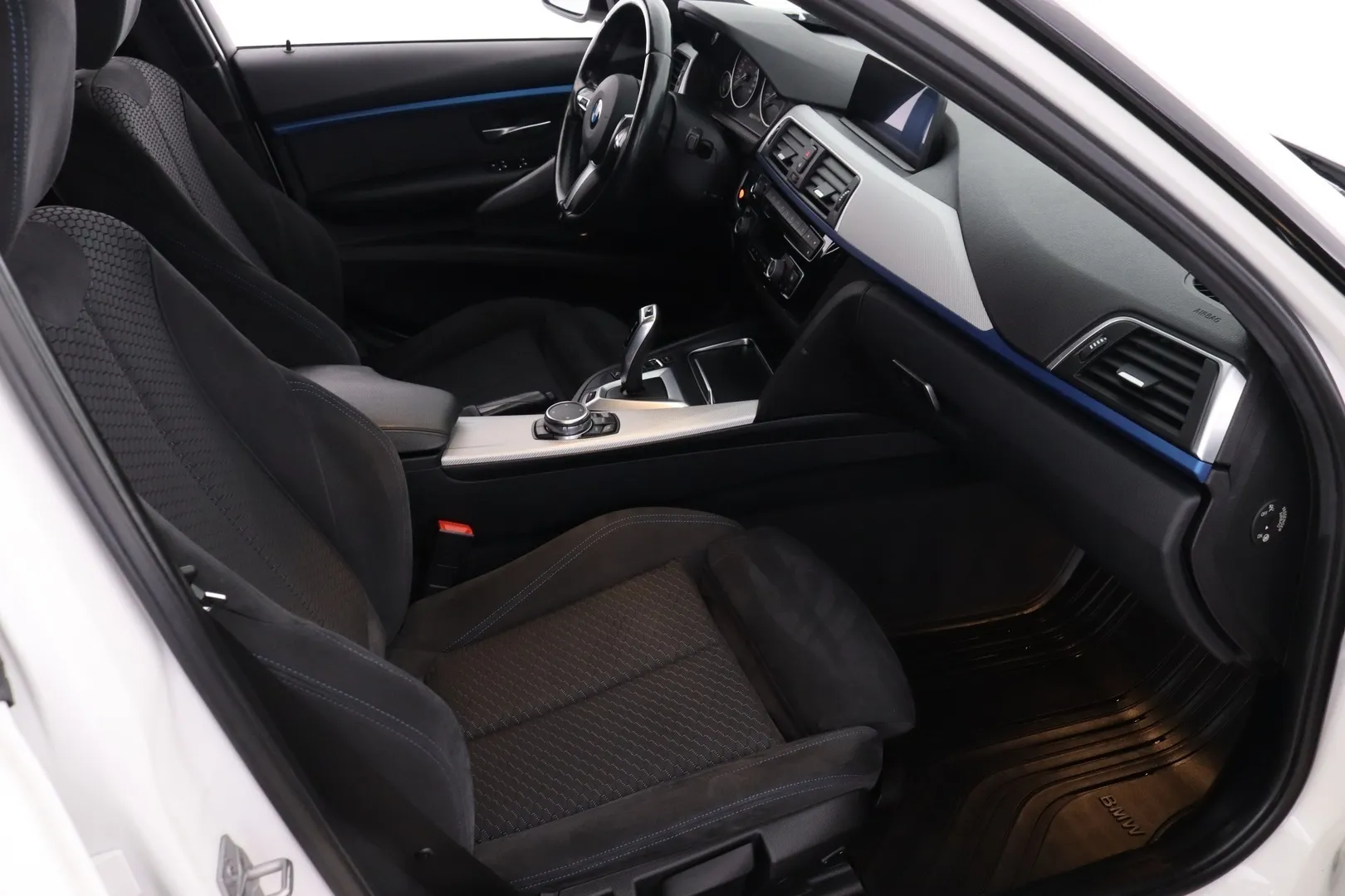 BMW 330 CMT-542 carousel image