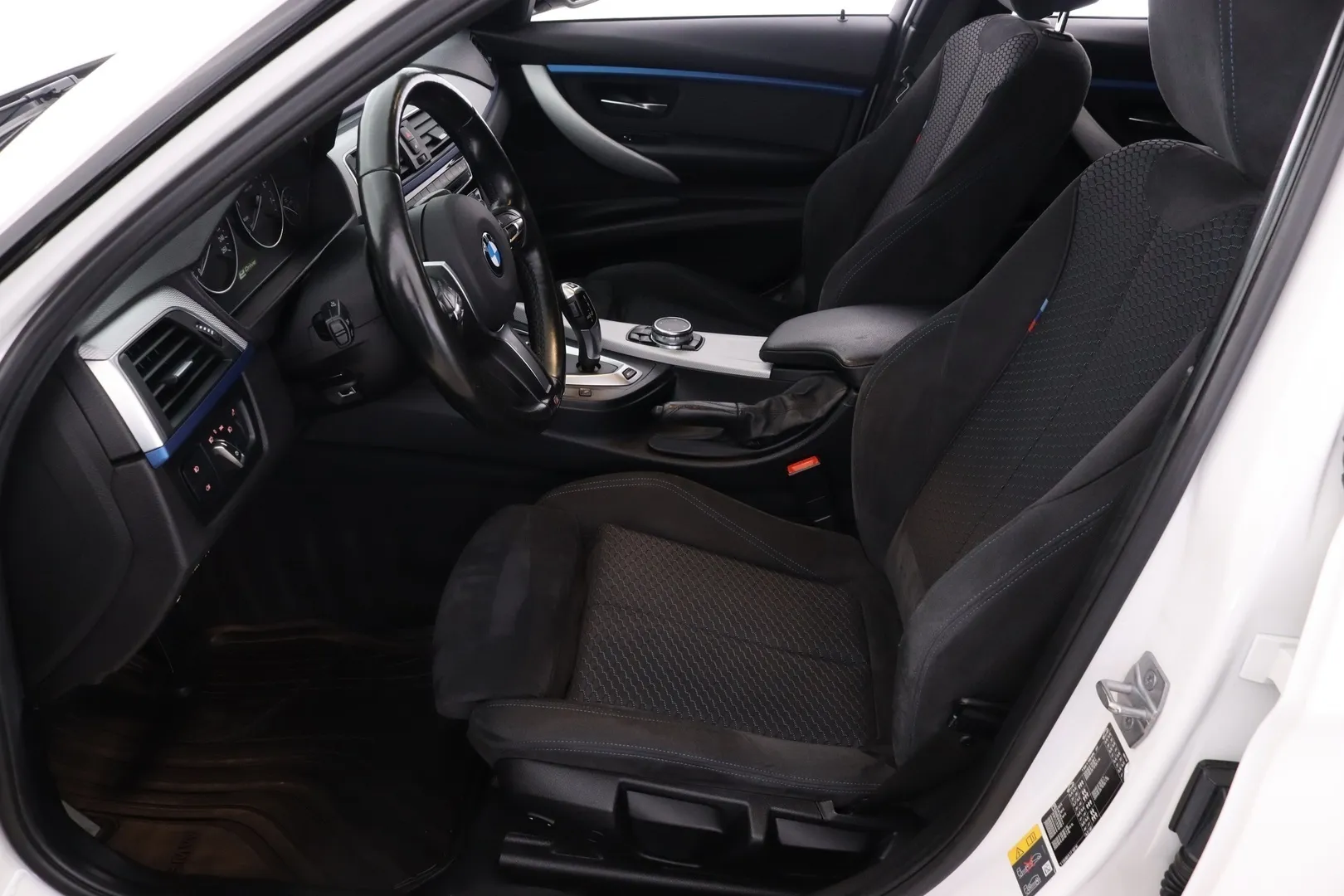 BMW 330 CMT-542 carousel image