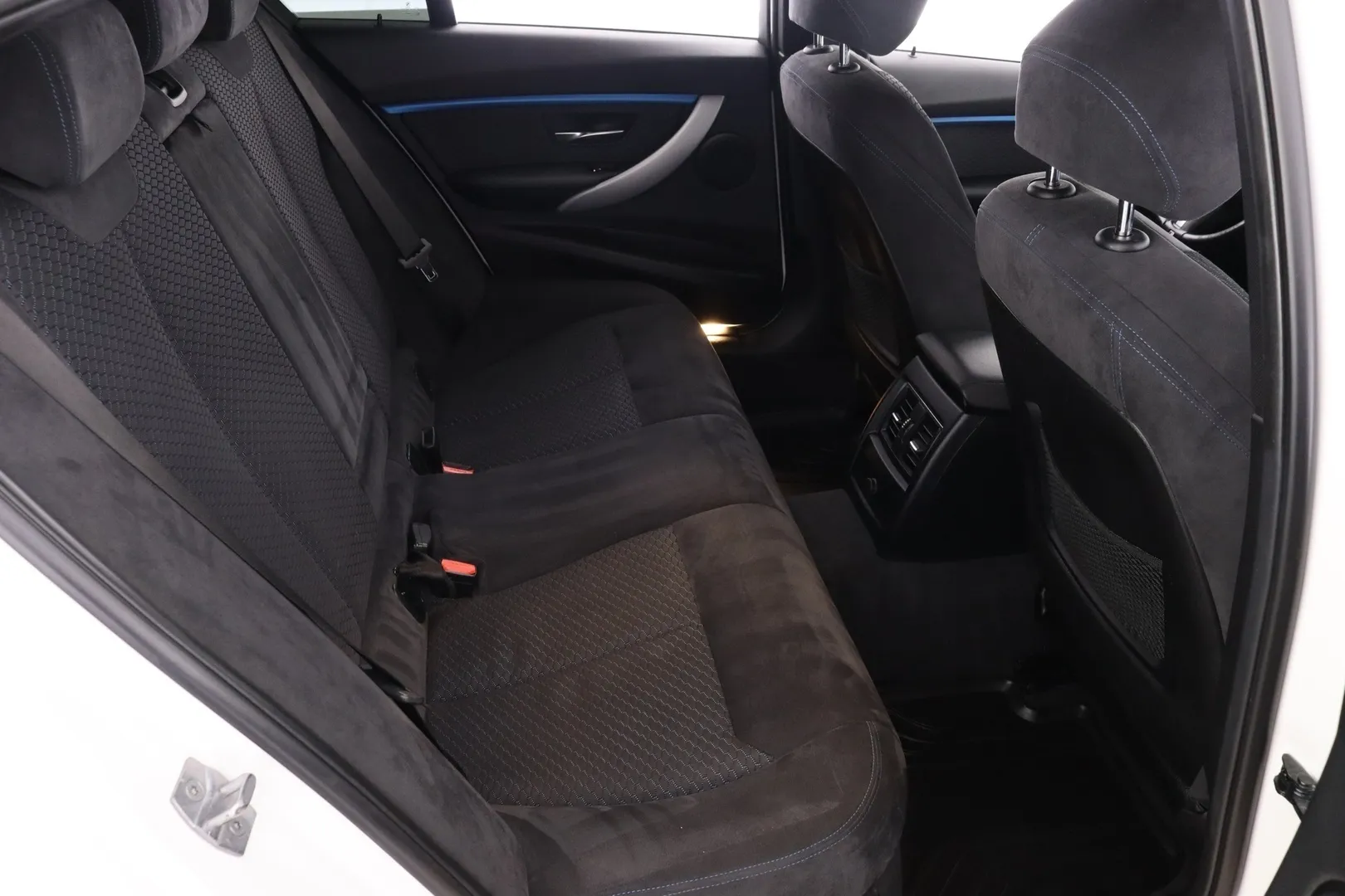BMW 330 CMT-542 carousel image