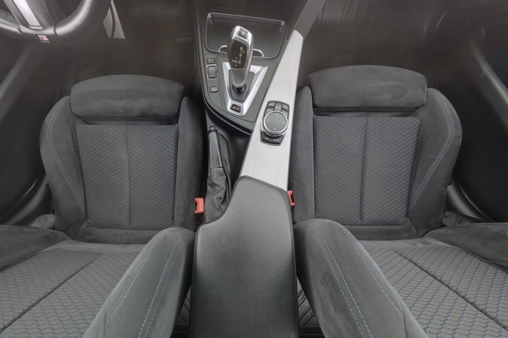 BMW 330 CMT-542 carousel image