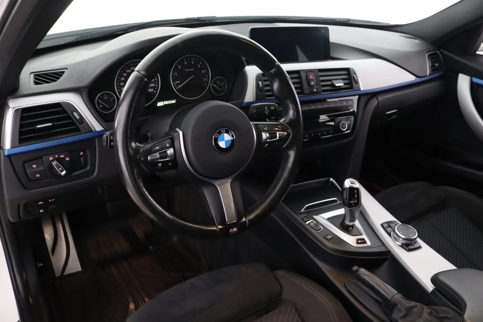BMW 330 CMT-542 carousel image