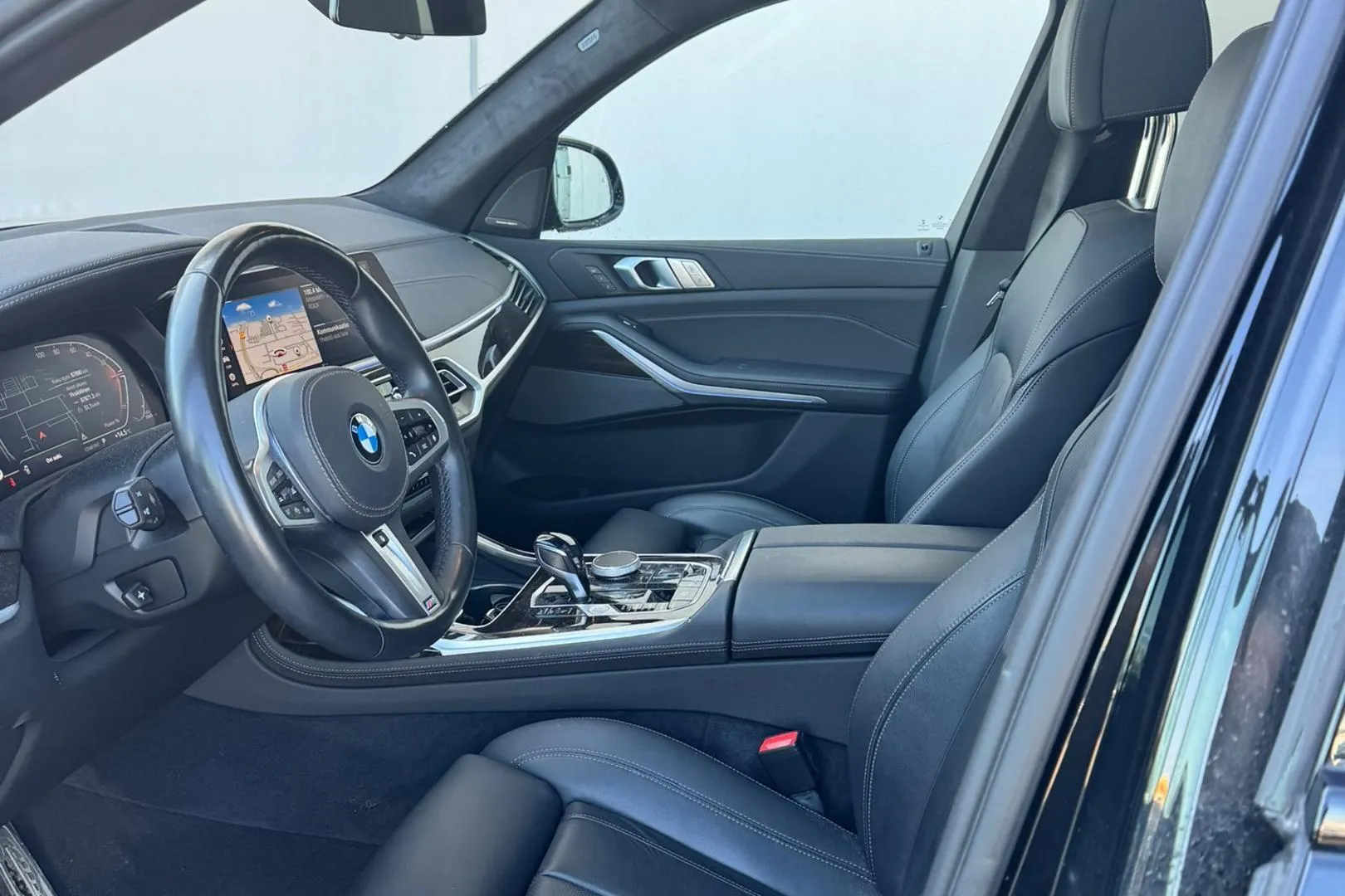 BMW X7 ZNP-177 carousel image