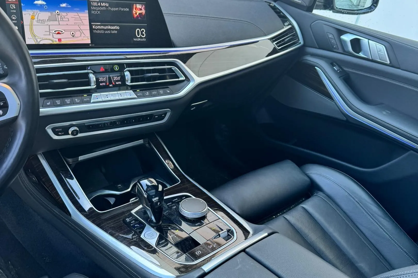 BMW X7 ZNP-177 carousel image