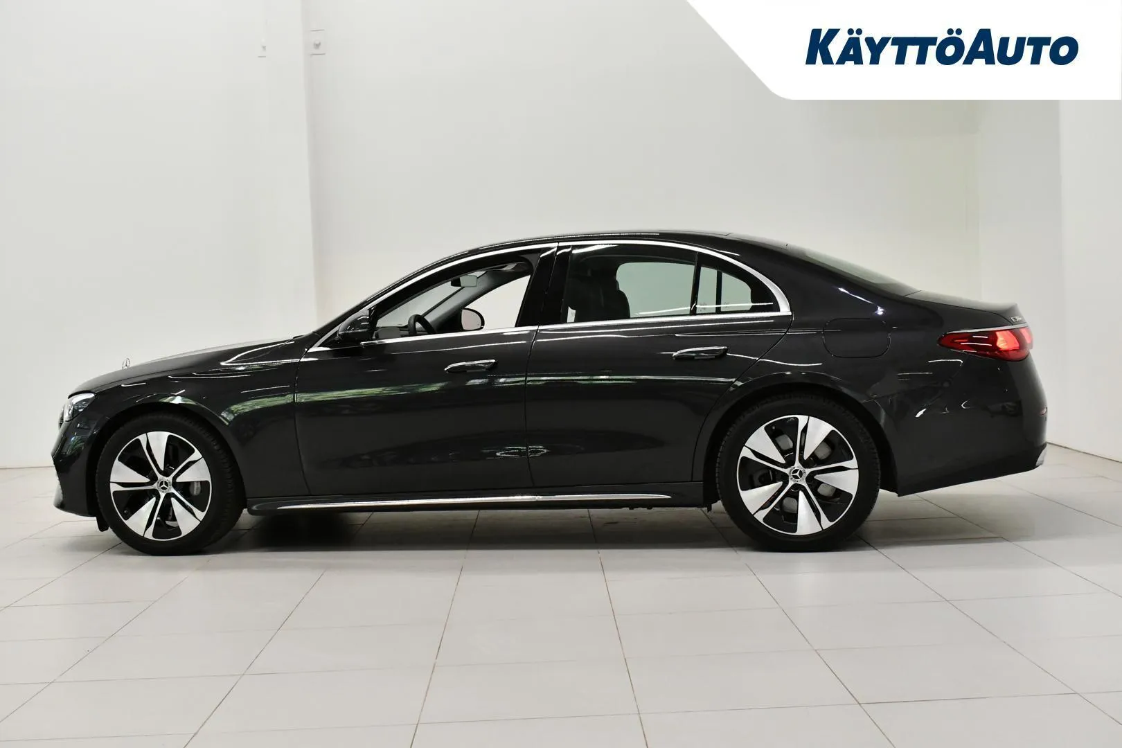 Mercedes-Benz E XVZ-814 carousel image