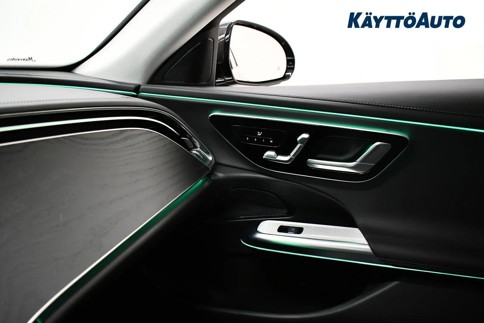 Mercedes-Benz E XVZ-814 carousel image