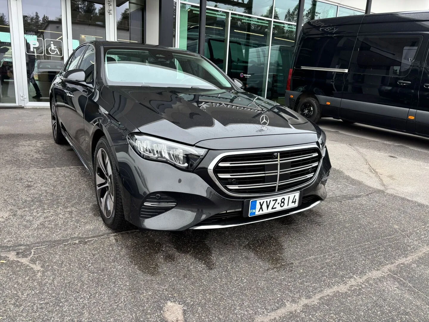 Mercedes-Benz E XVZ-814 carousel image