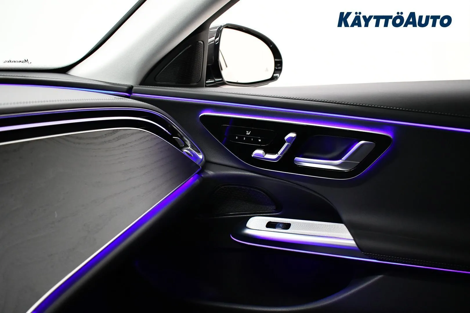 Mercedes-Benz E XVZ-814 carousel image