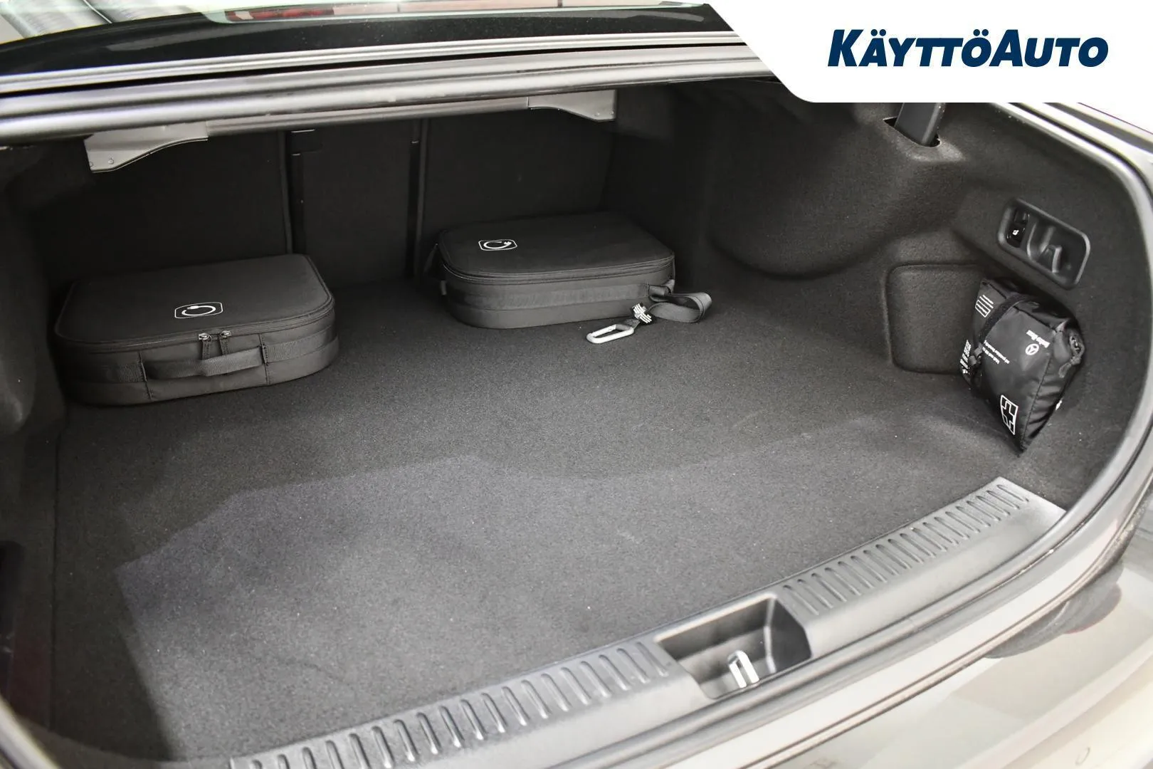 Mercedes-Benz E XVZ-814 carousel image