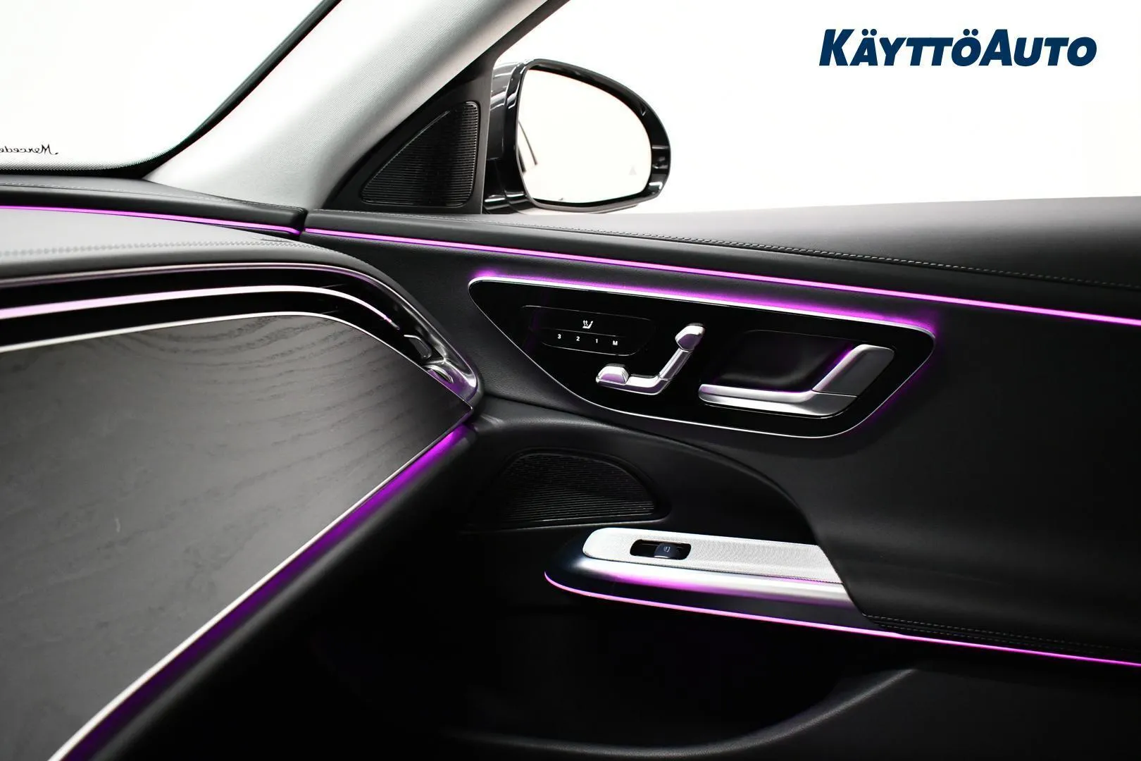 Mercedes-Benz E XVZ-814 carousel image