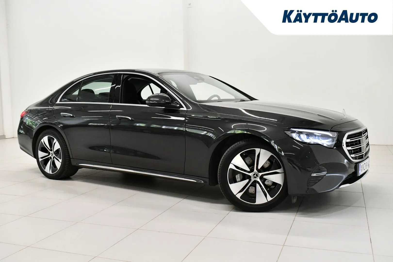 Mercedes-Benz E XVZ-814 carousel image