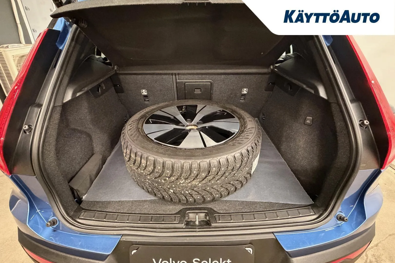 Volvo XC40 RUH-503 carousel image